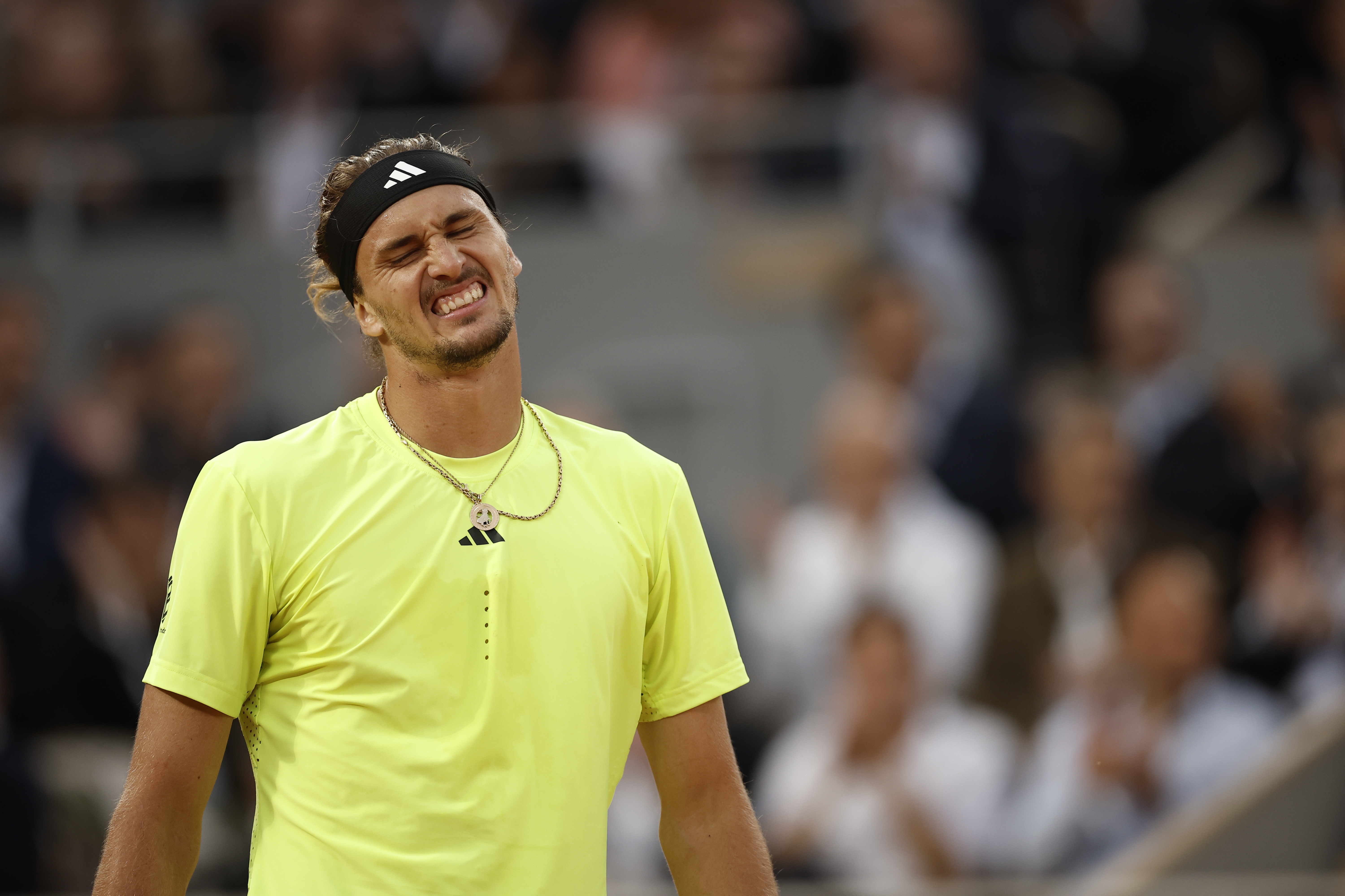 epa12155874 Alexander Zverev of Germany reacts during his Men's singles quarter-finals match against Novak Djokovic of Serbia at the French Open Grand Slam tennis tournament at Roland Garros in Paris, France, 04 June 2025.  EPA-EFE/YOAN VALAT