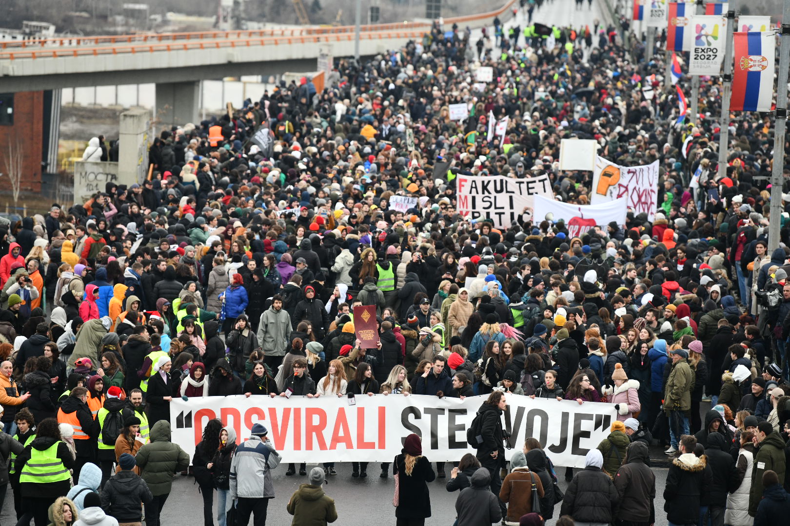 Beograd 10. januar 2025. Okupljanje studenata pred protest i blokadu Mostarske petlje  studenti. Protest studenata „Dođi na Mostar ako imaš petlju" Foto:Vesna Lalić/Nova.rs
transparent odsvirali ste svoje
