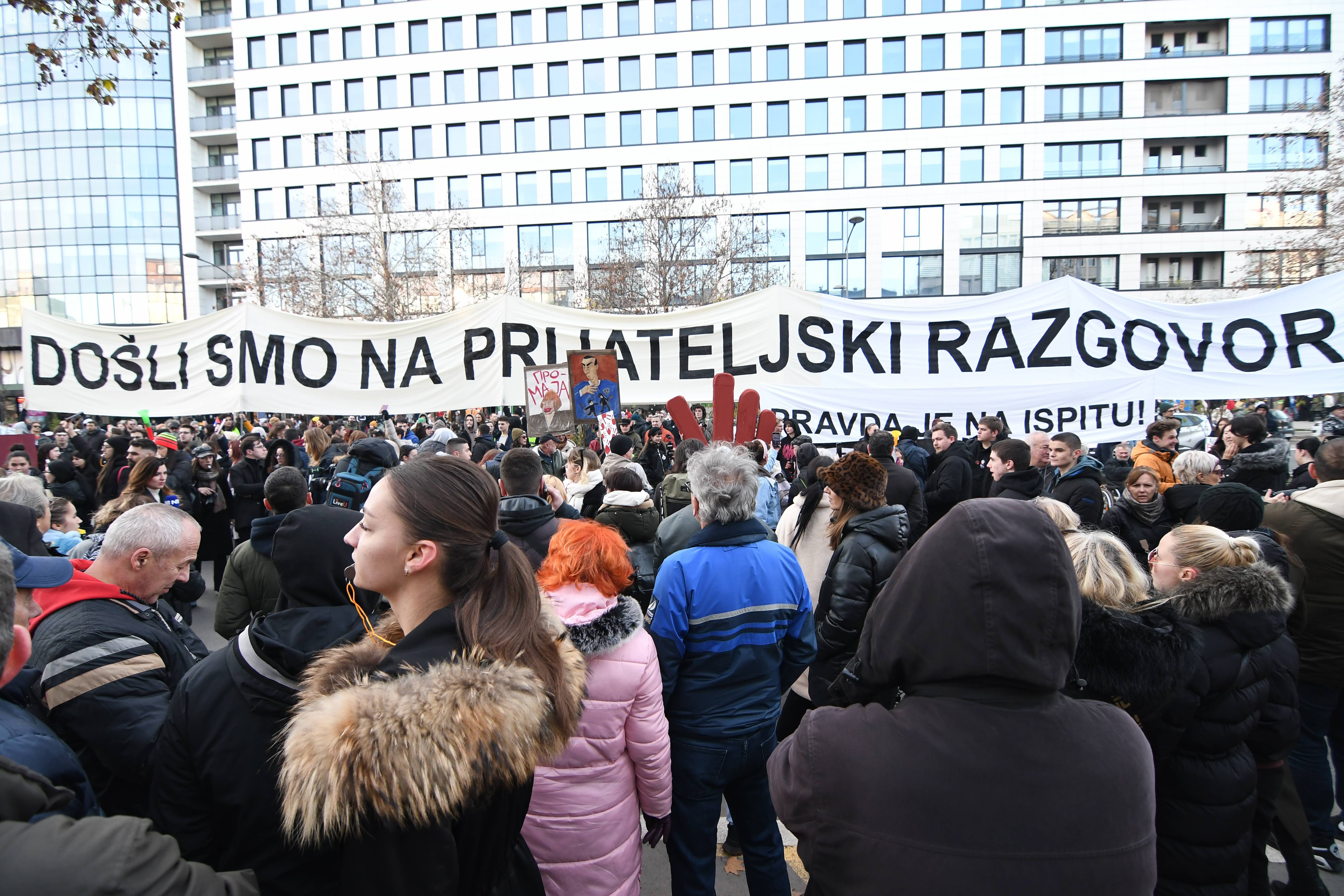 PROTEST STUDENATA ISPRED ZGRADE BIA U NOVOM SADU