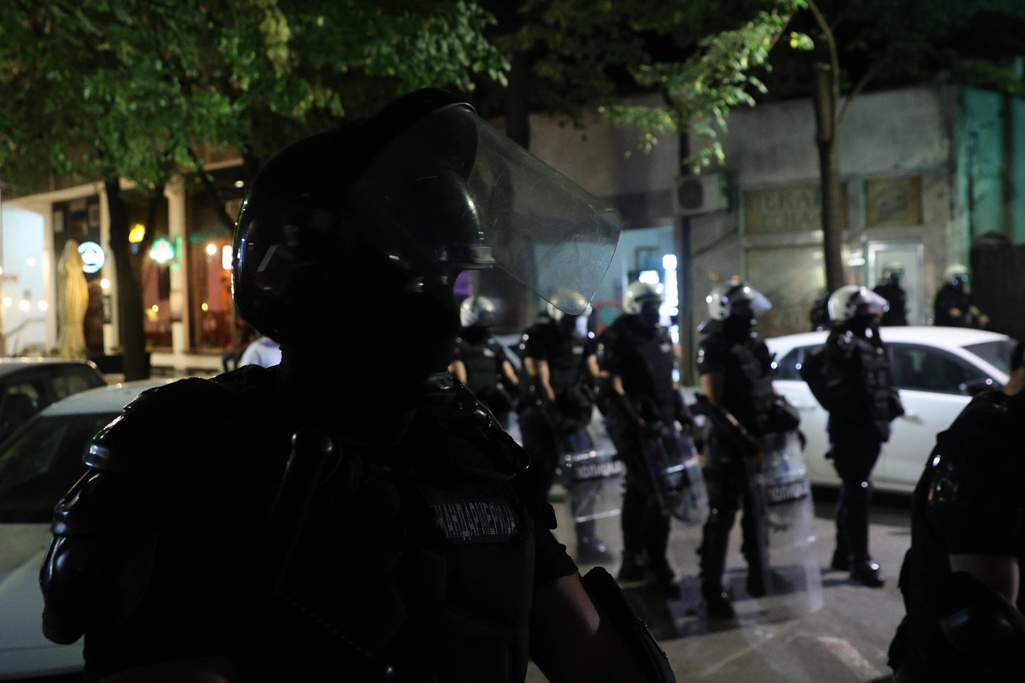 PROTEST U NISU žandarmerija oklopna vozila