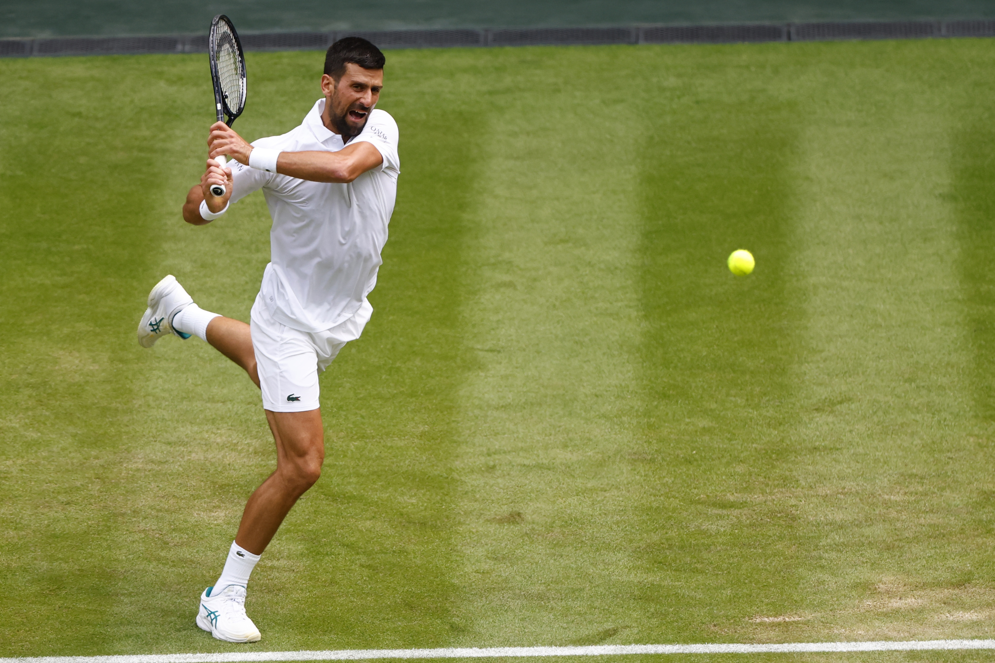 epa12212698 Novak Djokovic of Serbia in action during the Men's 2nd round match against Daniel Evans of Britain at the Wimbledon Championships, Wimbledon, Britain, 03 July 2025.  EPA/TOLGA AKMEN   EDITORIAL USE ONLY