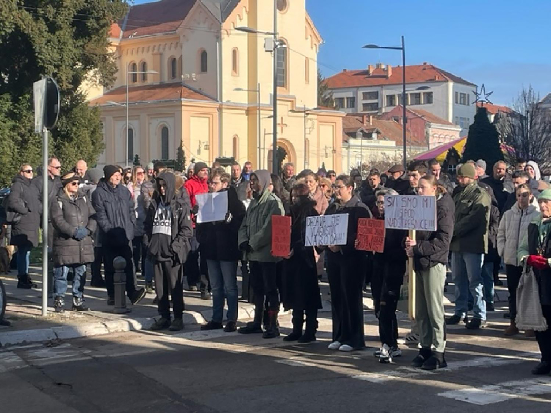 Mesto: Zrenjanin
Datum: Fri Dec 27 12:26:23 CET 2024
Dogadjaj: DRUŠTVO - žitelji Zrenjanina odali su poštu stradalima u Novom Sadu i blokirali raskrsnicu u tom gradu
Izvor: FoNet