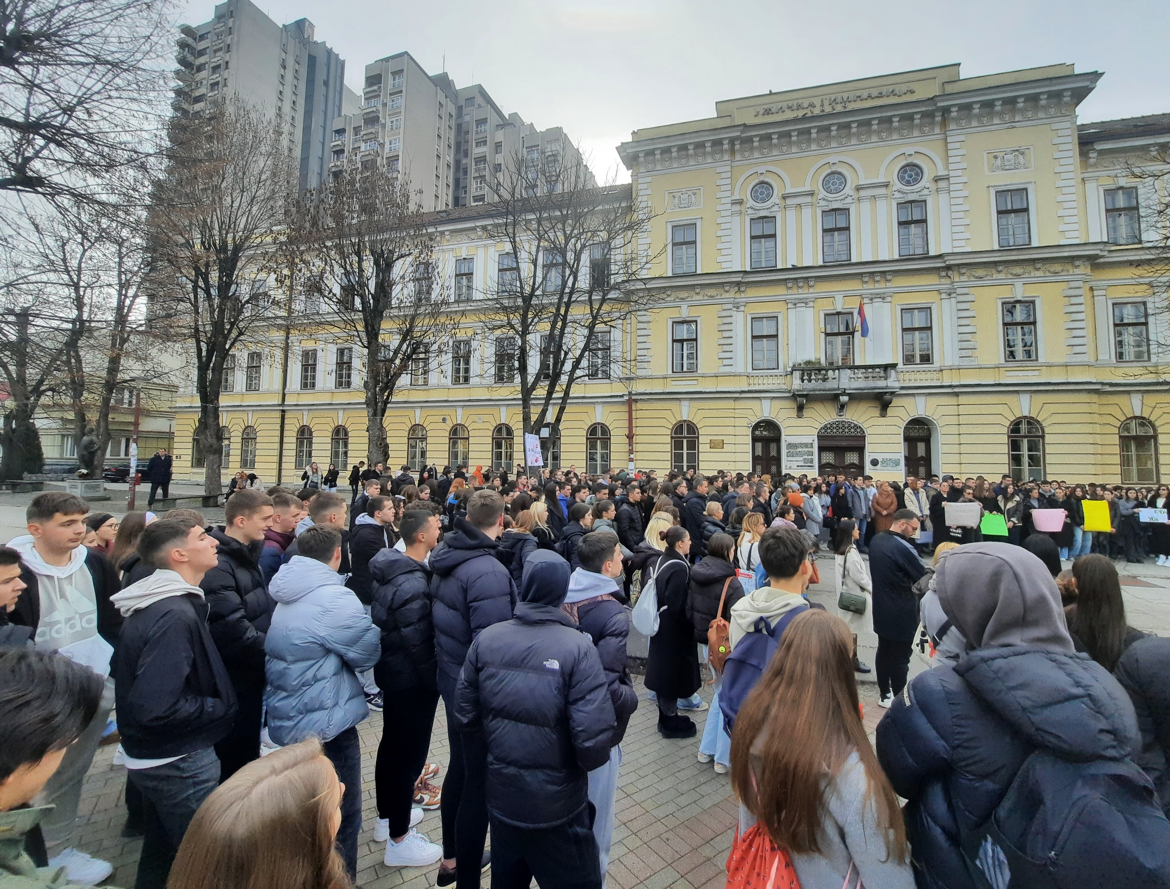 Uzice 18.12.2024. uzicka gimnazija, srednja skola, srednjoskolci, ucenici, protest, blokada, zastani srbijo