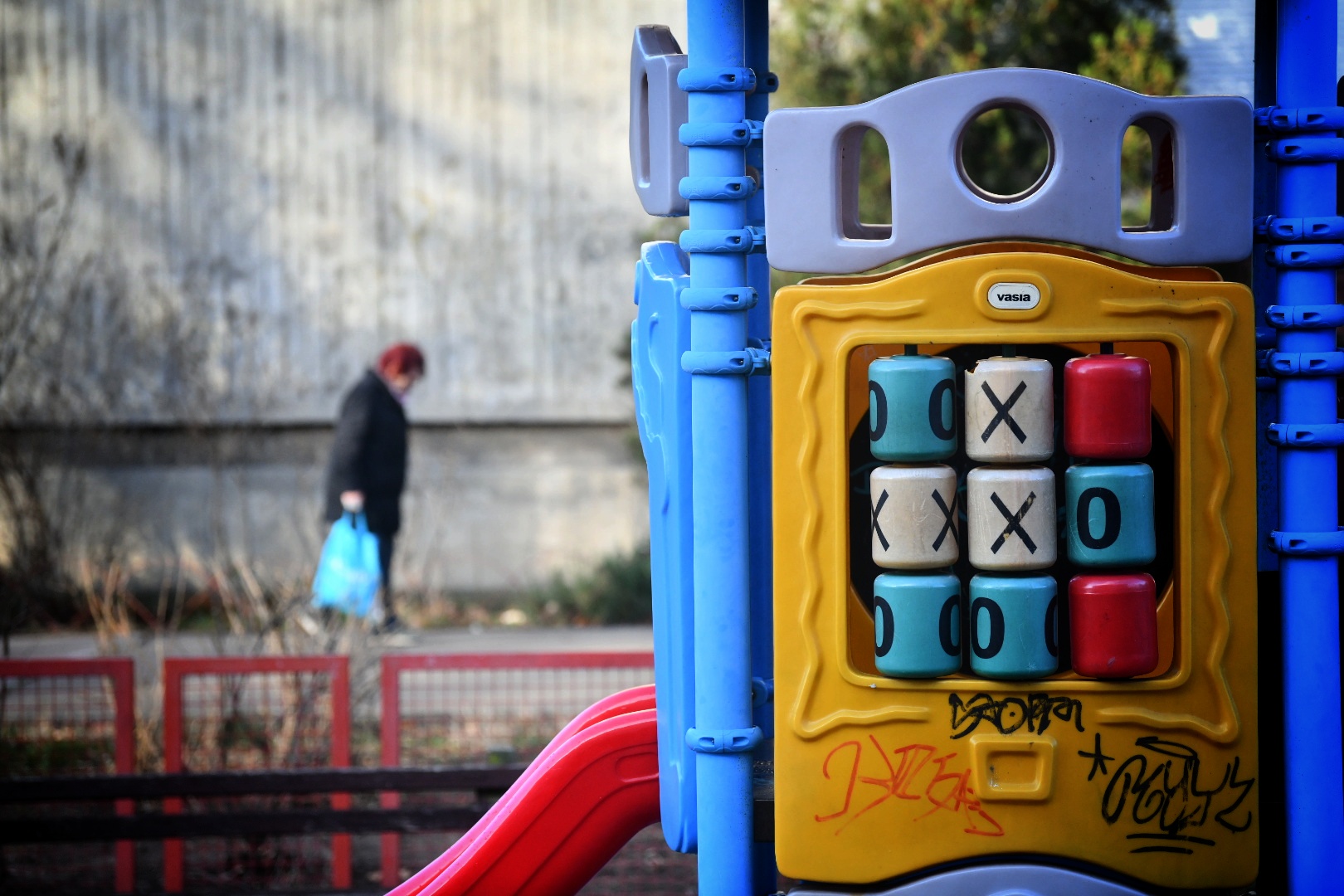 Beograd 04.01.2024. Topla zima, lepo vreme, vremenska prognoza, ljudi, zima, pokrivalica, ilustracija, fičer, Zemunski kej Foto: Vesna Lalić/Nova.rs