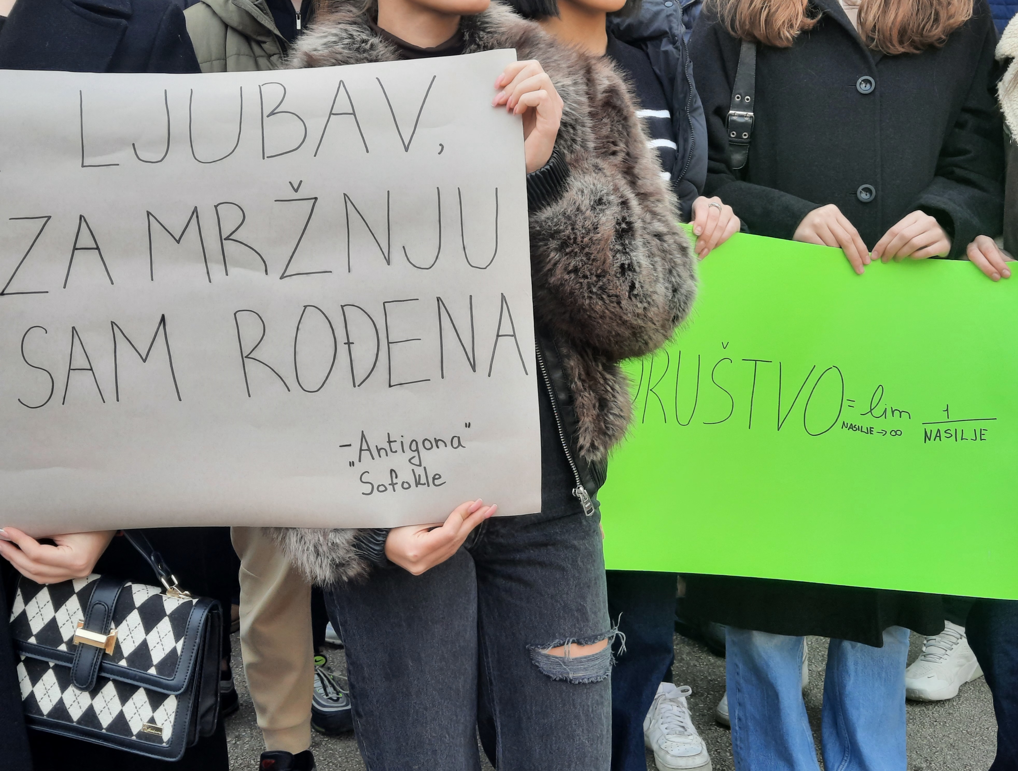 Uzice 18.12.2024. uzicka gimnazija, srednja skola, srednjoskolci, ucenici, protest, blokada, zastani srbijo