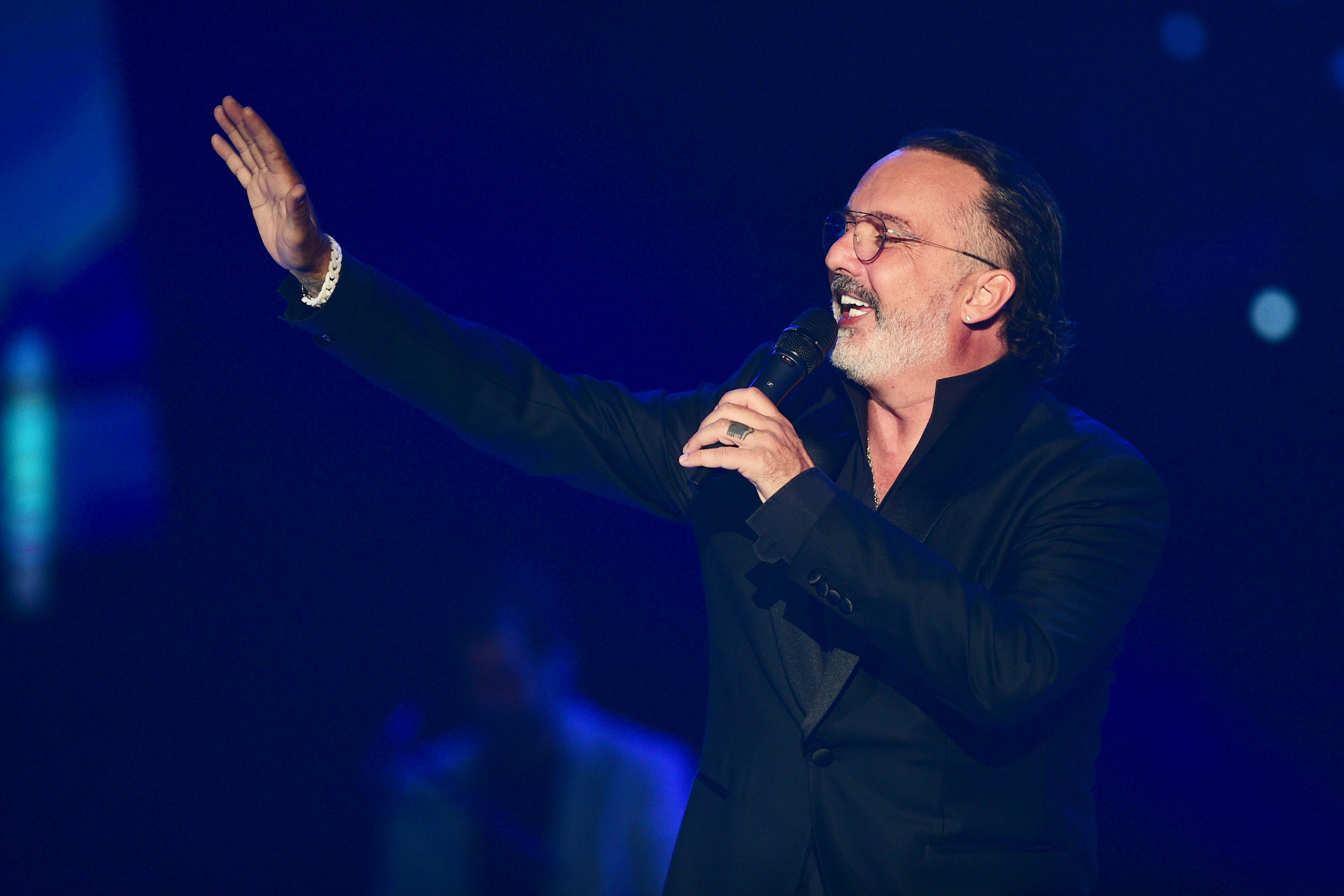 One of the most popular singers in the region, Tony Cetinski held the first of two concerts in the Sava Center's Blue Hall.Jedna od najomiljenijih pevaca u regionu, Tony Cetinski odrzao je prvi od dva koncerta u Plavoj dvorani Sava Centra.