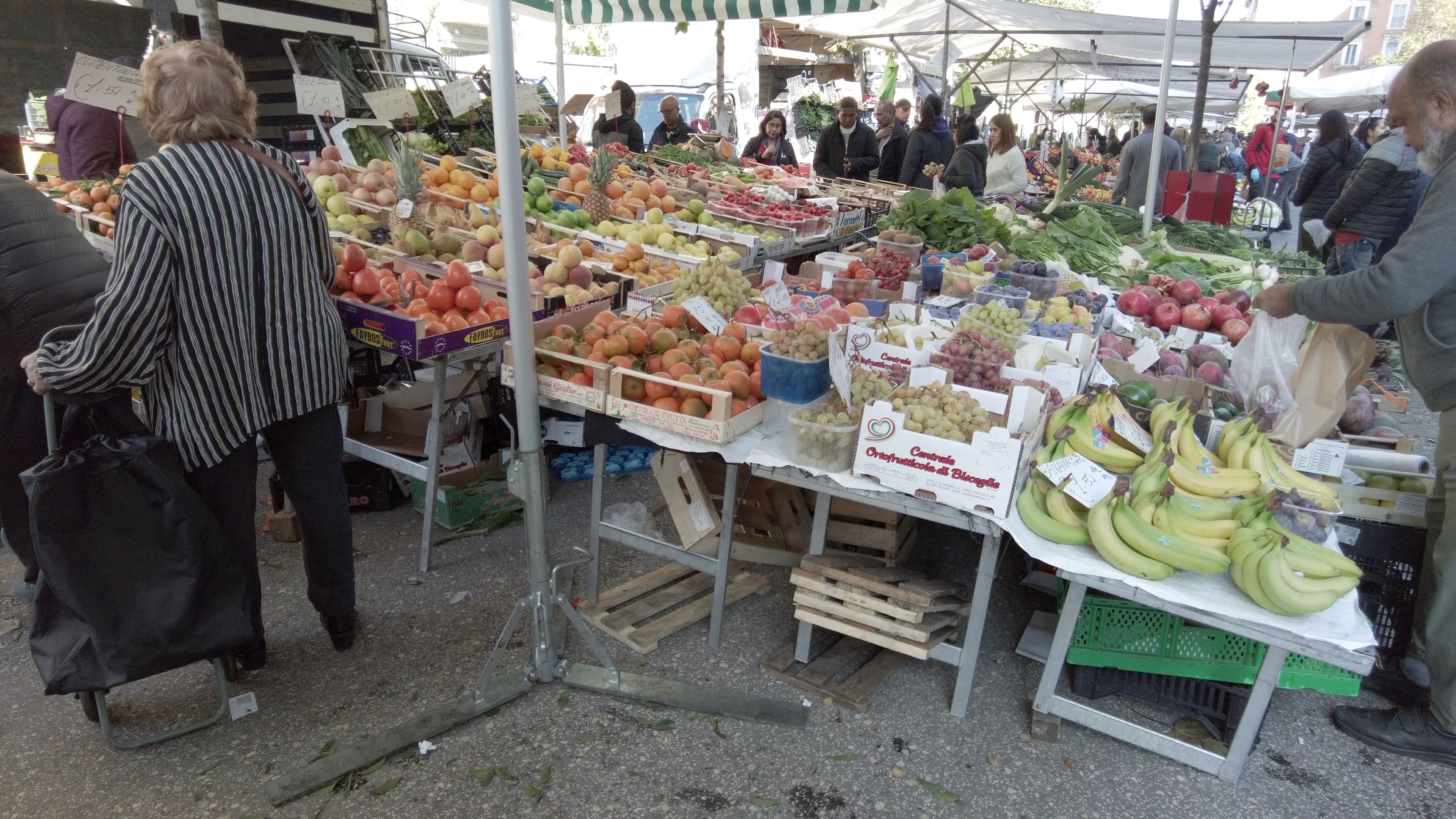 Europe,,Italy,,Milan,1115,2024,-,Papiniano,Market,Of,Food,,Fruit