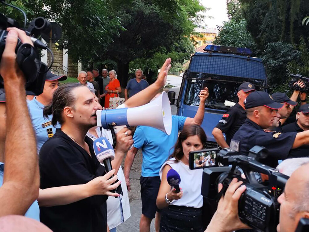 Nakon incidenata mirno na protestu ispred Vile Gorica Crna Gora protesti