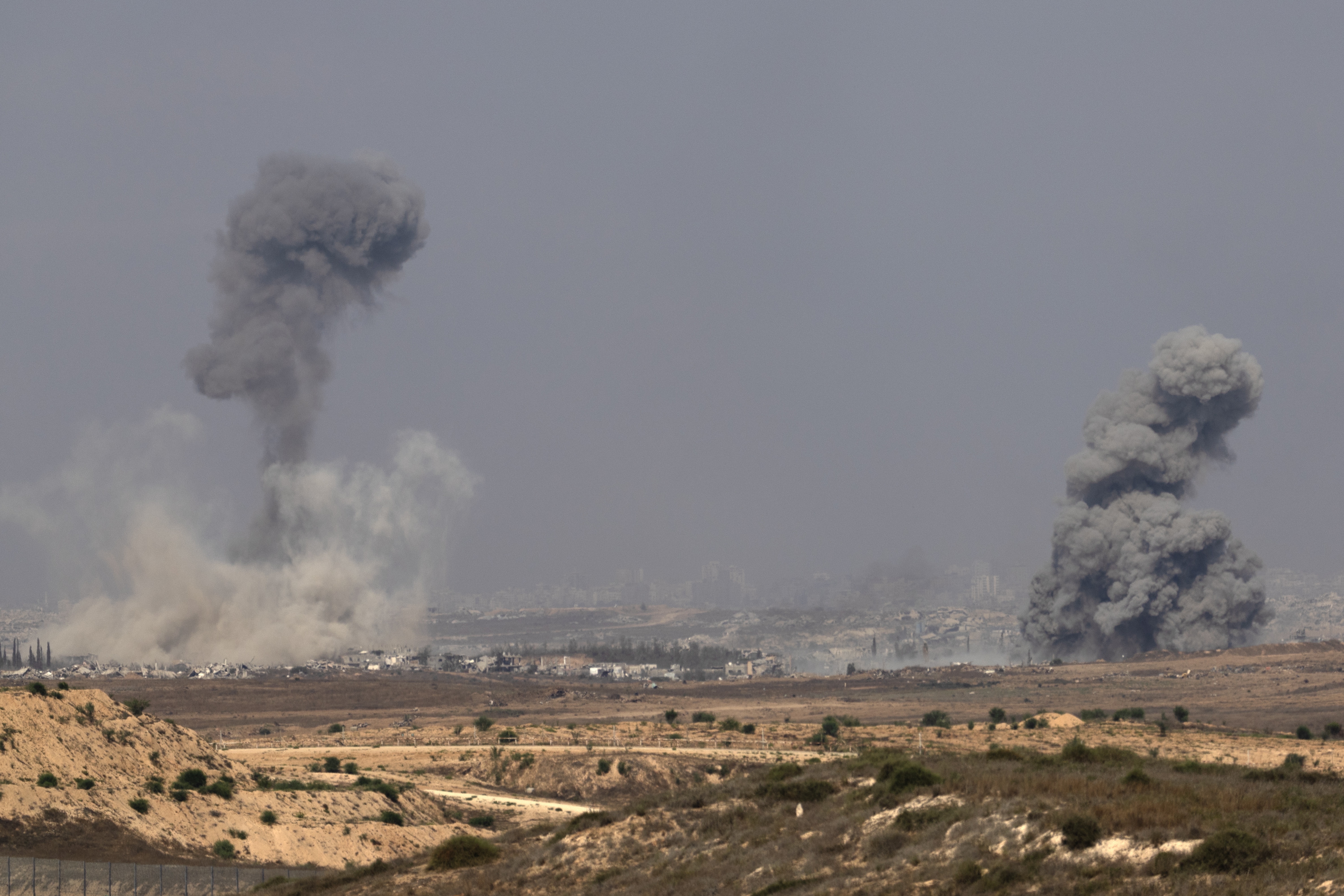 epa12228484 Smoke rises following an Israeli airstrike in the northern Gaza Strip near Beit Hanoun, as seen from the Israeli side of the border, 10 July 2025.  EPA/ATEF SAFADI