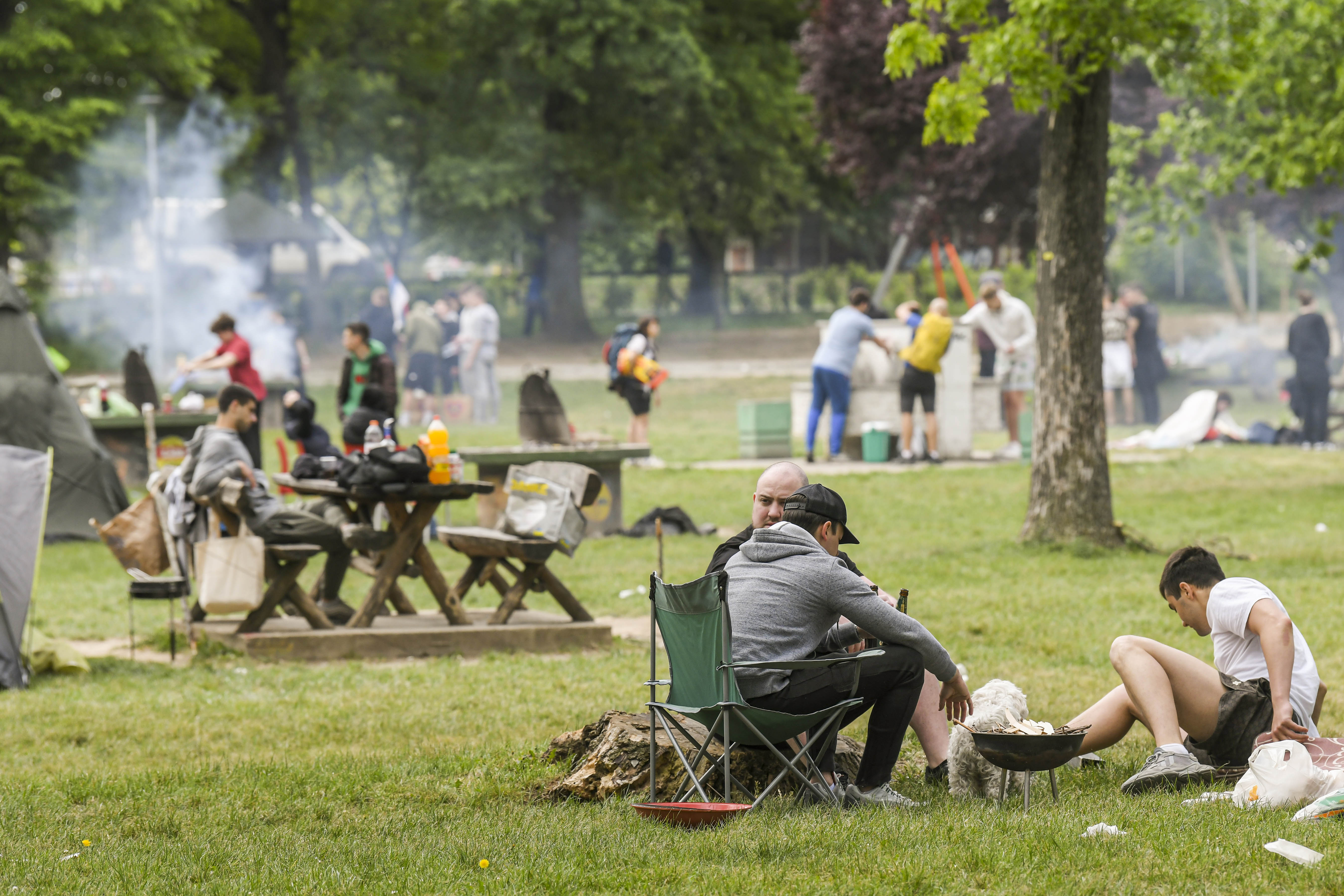 Beograd 01. maj 2024. Prvomajski uranak, tadicionalno okupljanje građana u prirodi kraj rostilja povodom Međunarodnog praznika rada, 1. maja Foto:Goran Srdanov/Nova.rs