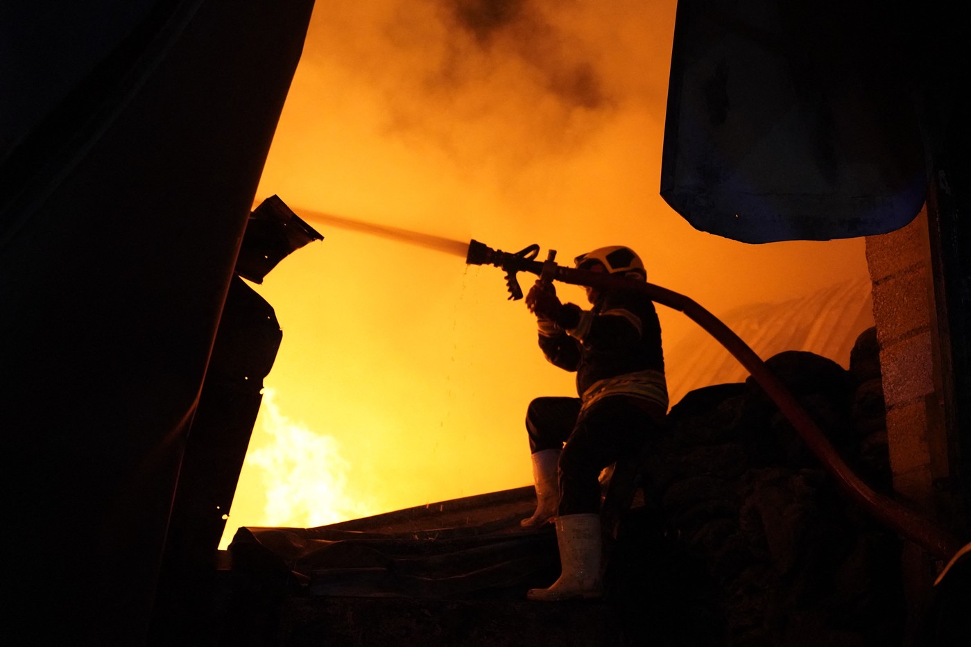 Fire breaks out at industrial site in Iraq's Sulaymaniyah