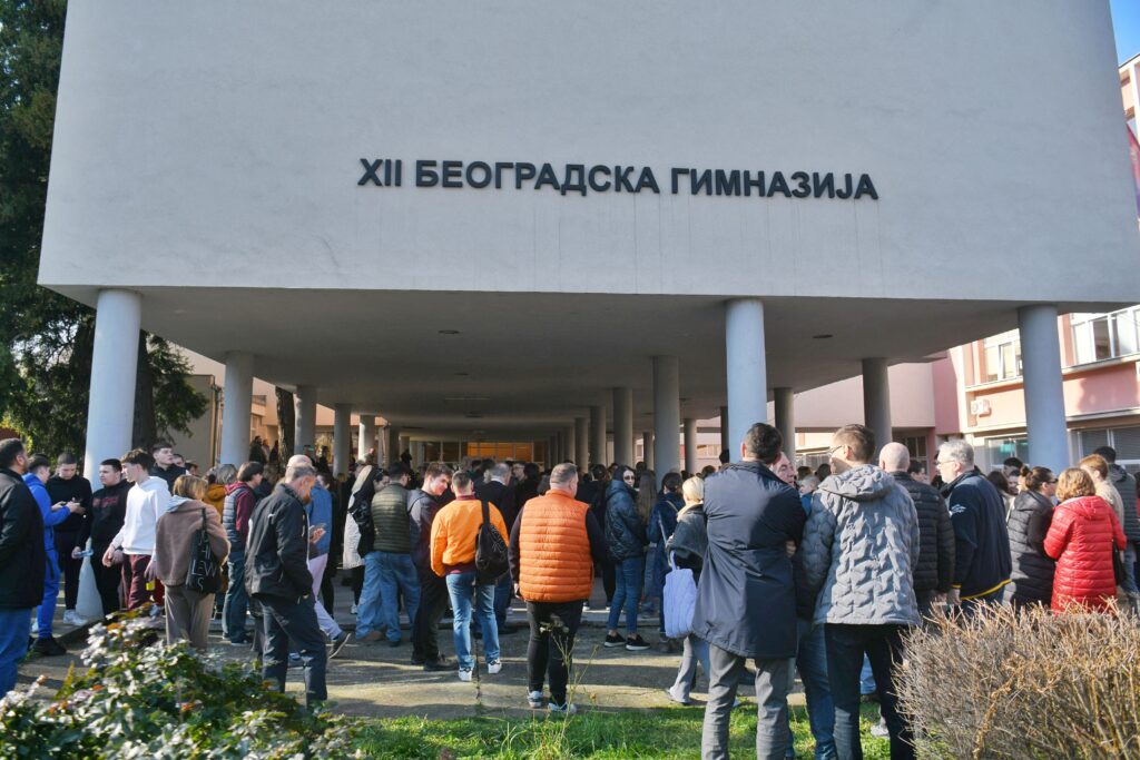 Beograd 31.01.2025. Dvanaesta beogradska gimnazija, 12. beogradska gimnazija, XII beogradska gimnazija, dvanaesta gimnazija, 12. gimnazija, XII gimnazija, đaci, djaci, učenici, roditelji, skup, protest, štrajk Foto: Filip Krainčanić/Nova.rs