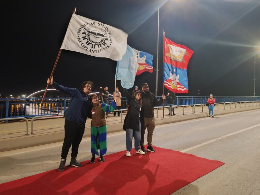 Novosađani čekaju studente, doček studenata koji su pešačili iz Beograda, novi sad