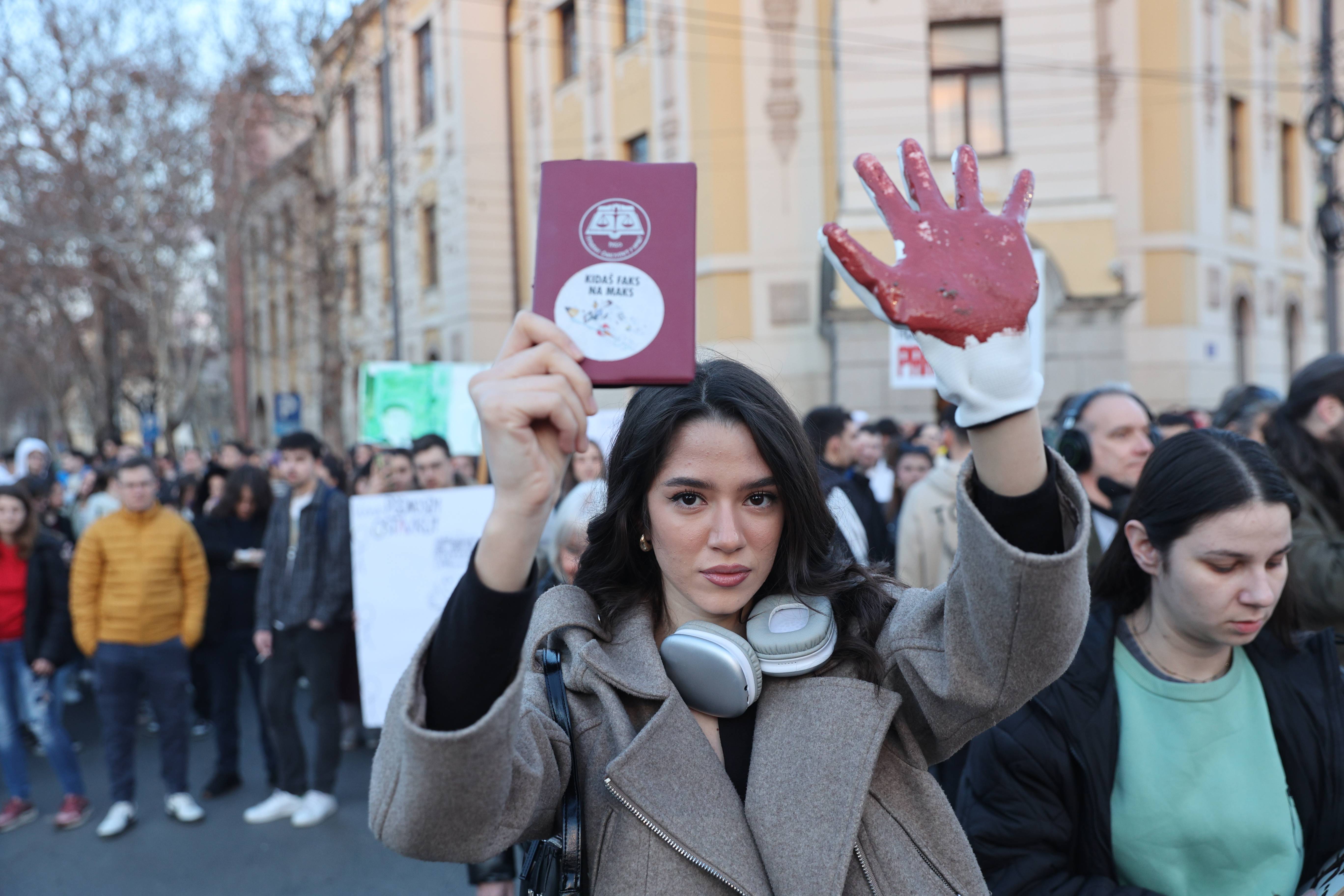 PROTEST U NISU ZBOG NAPADA NA STUDENTE U NOVOM SADU