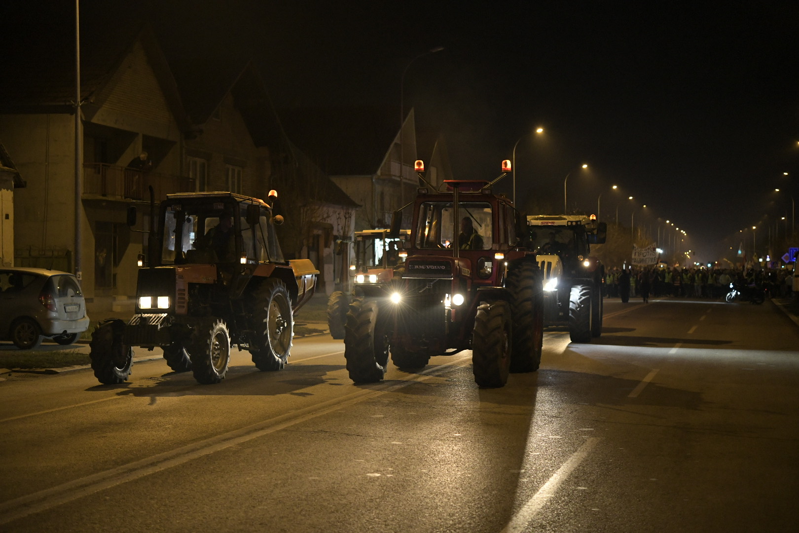 Poljoprivrednici ispred kolone studenata u Inđiji, Foto: Nova.rs