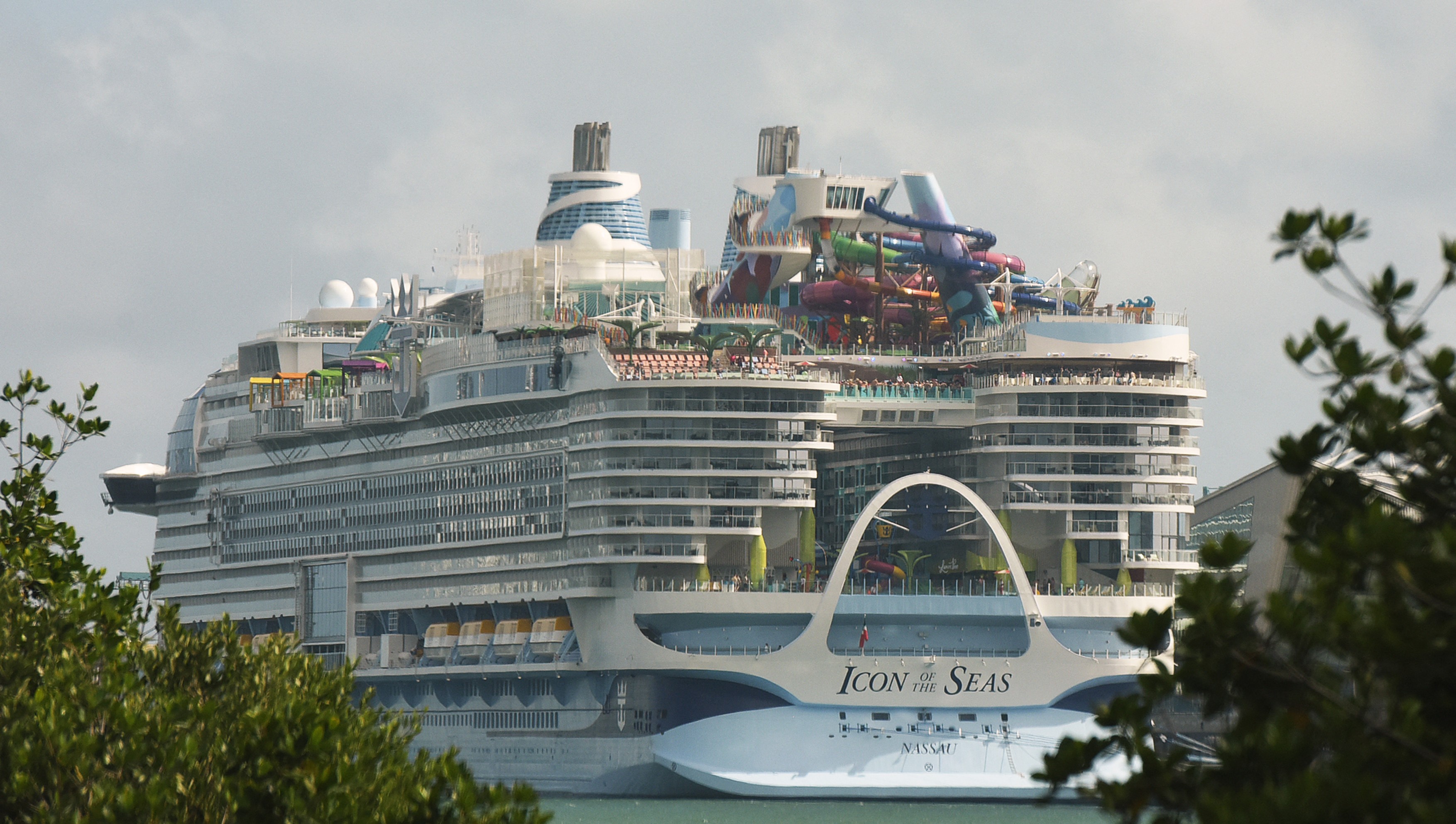 World’s largest cruise ship sails in Miami