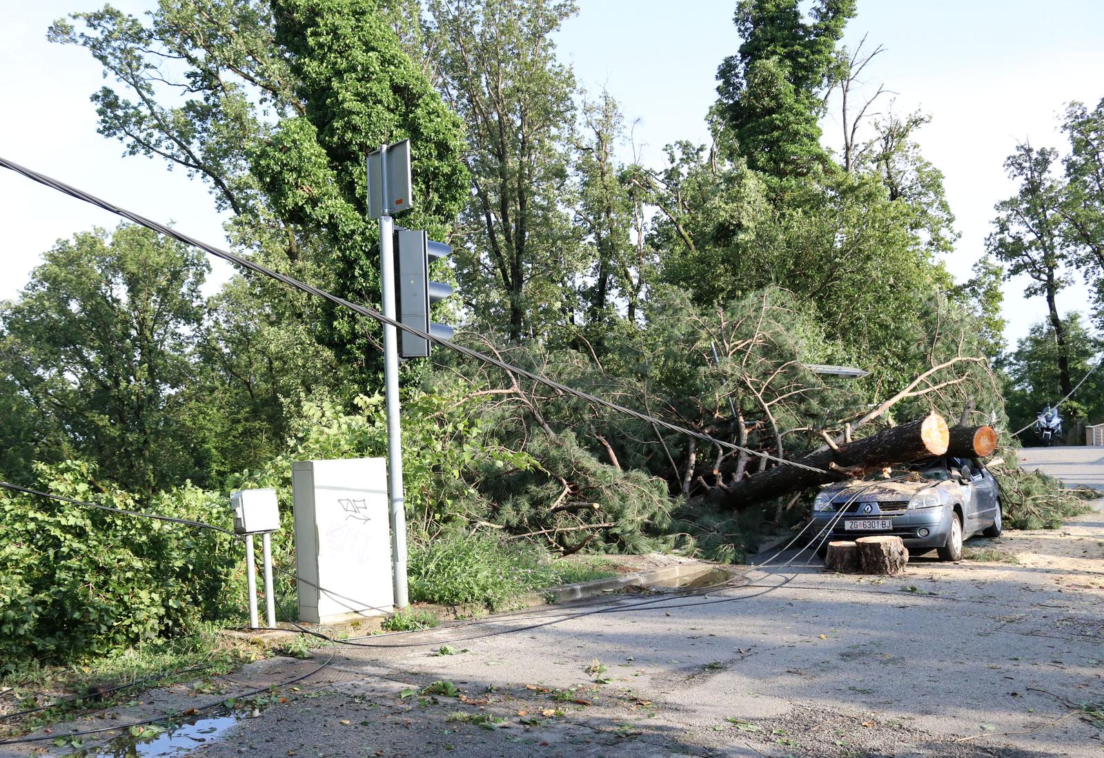 19.07.2023., Zagreb - Posljedice snaznog nevremena u Zagrebu. Photo: Lovro Domitrovic/PIXSELL