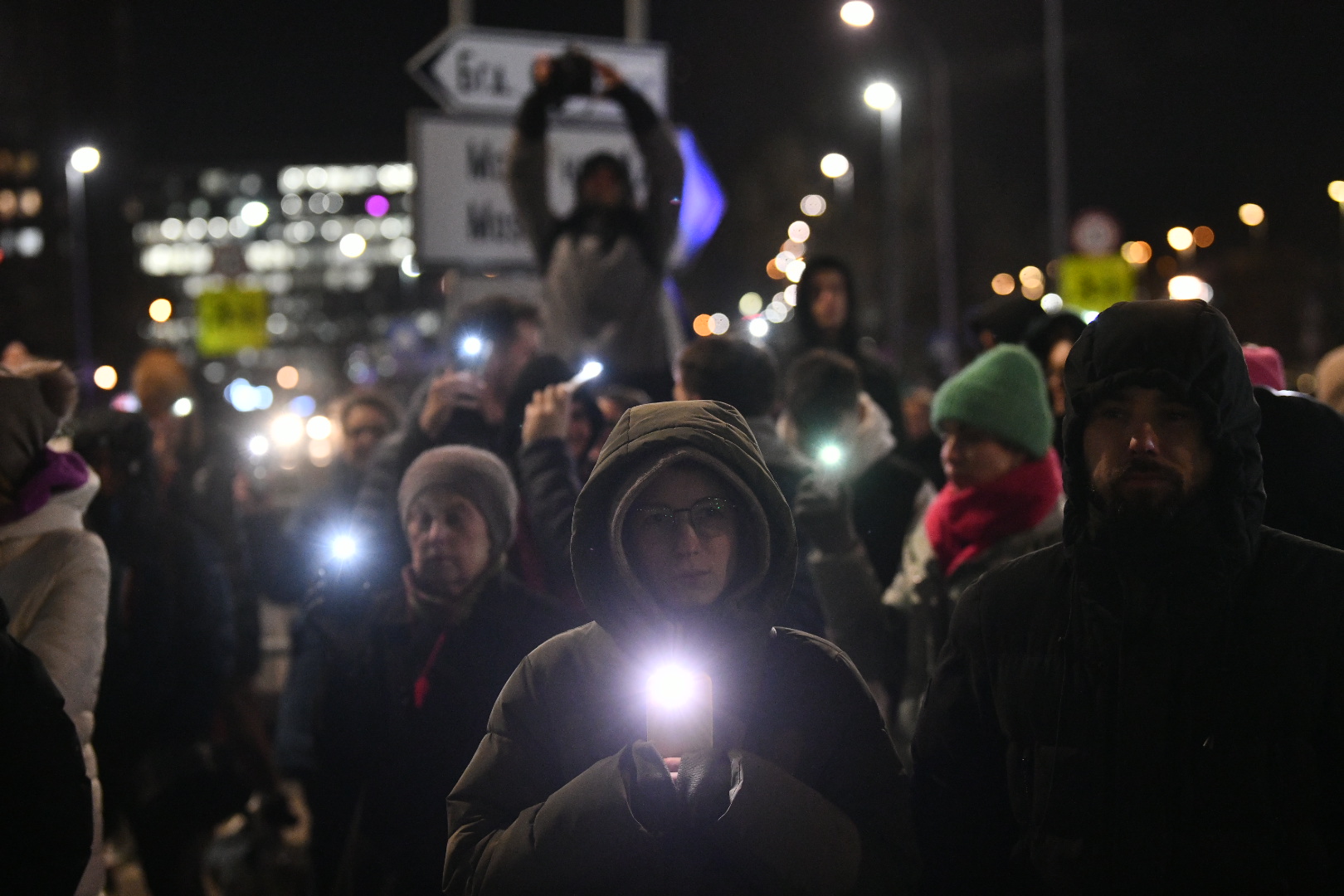 15 minuta tišine, svetla,
Beograd 07.02.2025. Akcija Blok ima petlju. Novi Beograd, okuupljanje građana, stanovnika 21, 22. i 23 bloka, šetnja do petlje kod Beogradske Arene, blokada petlje, Beogradska Arena  Foto: Vesna Lalić/Nova.rs
