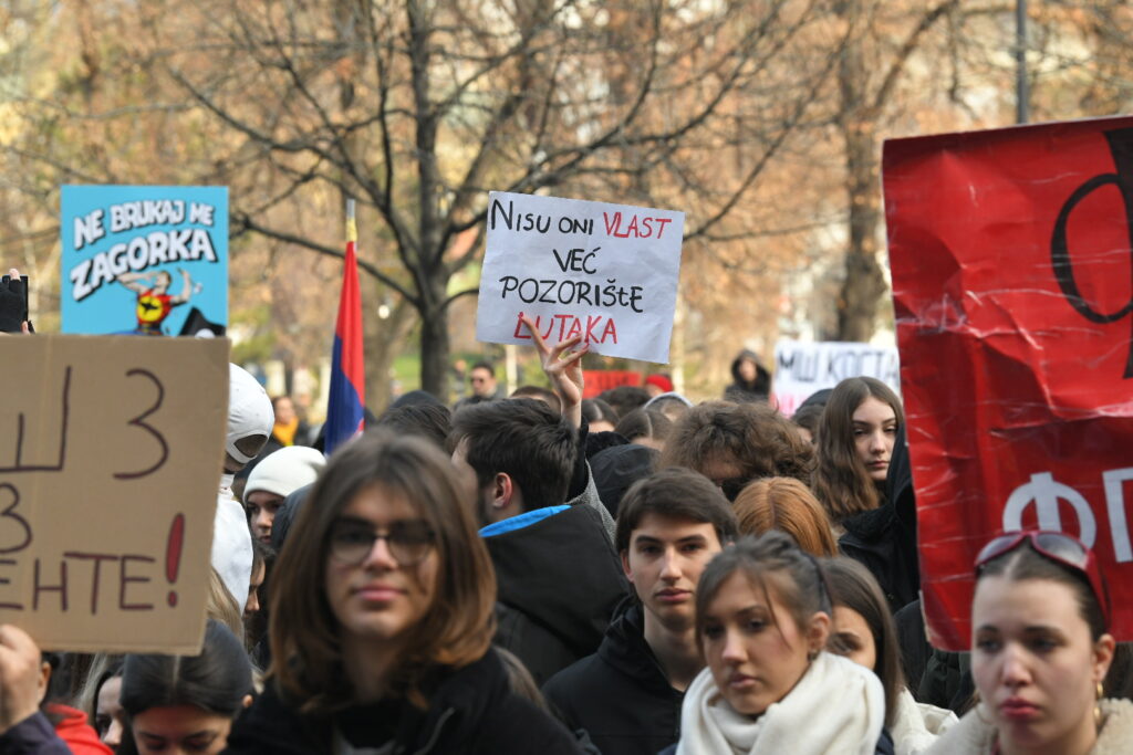 Beograd 05.02.2025. Protest ispred ministarstva prosvete, protest prosvetni radnici studenti đaci