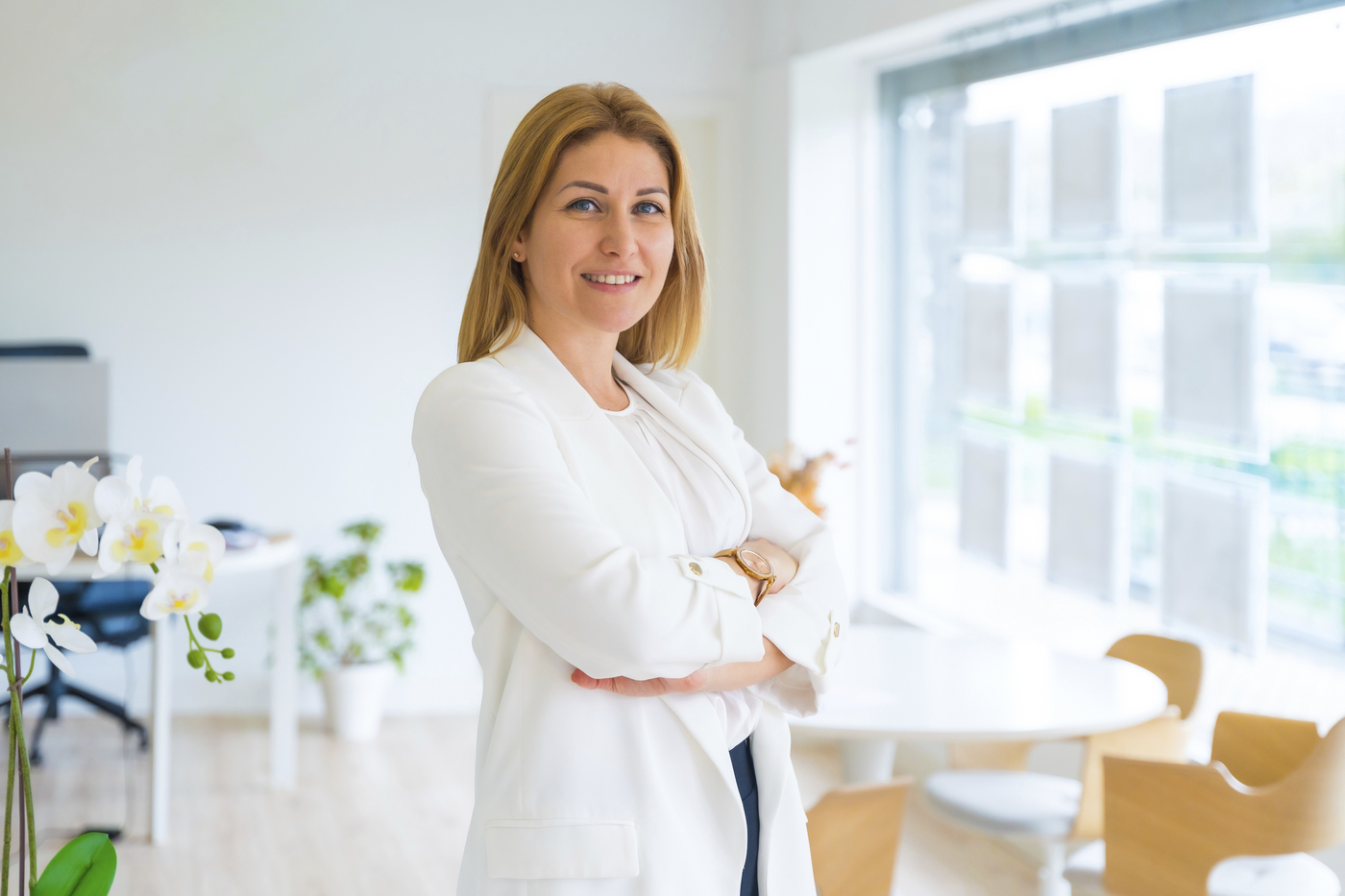 Elegant female estate agent posing proud standing in the office,Image: 854098911, License: Royalty-free, Restrictions: , Model Release: yes, Credit line: Unai Huizi / imageBROKER / Profimedia
