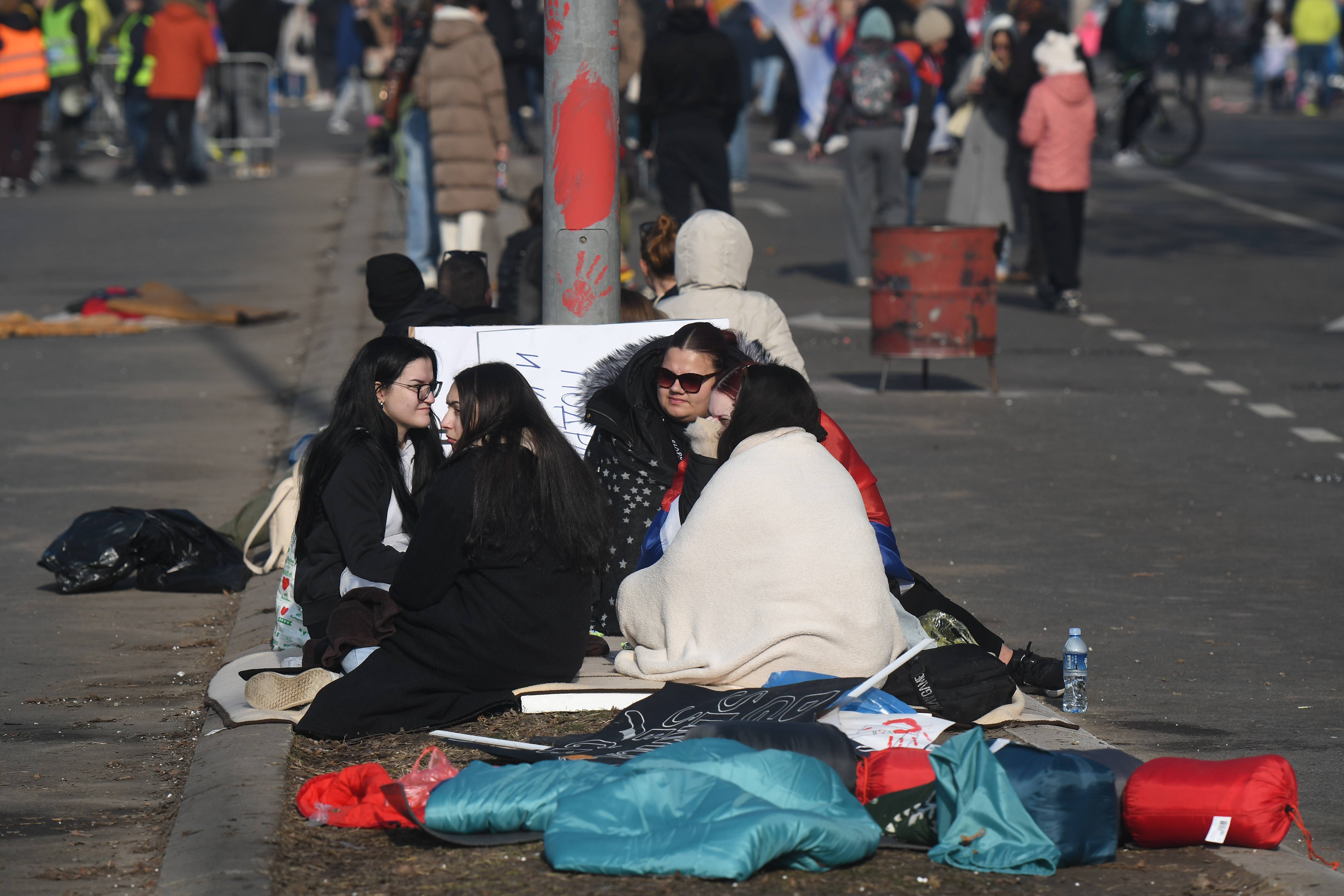 Novi Sad,02.02.2025. - Jutro u Limanskom parku u Novom Sadu. Budjenje i dorucak studenata.(BETAPHOTO/DRAGAN GOJIC)