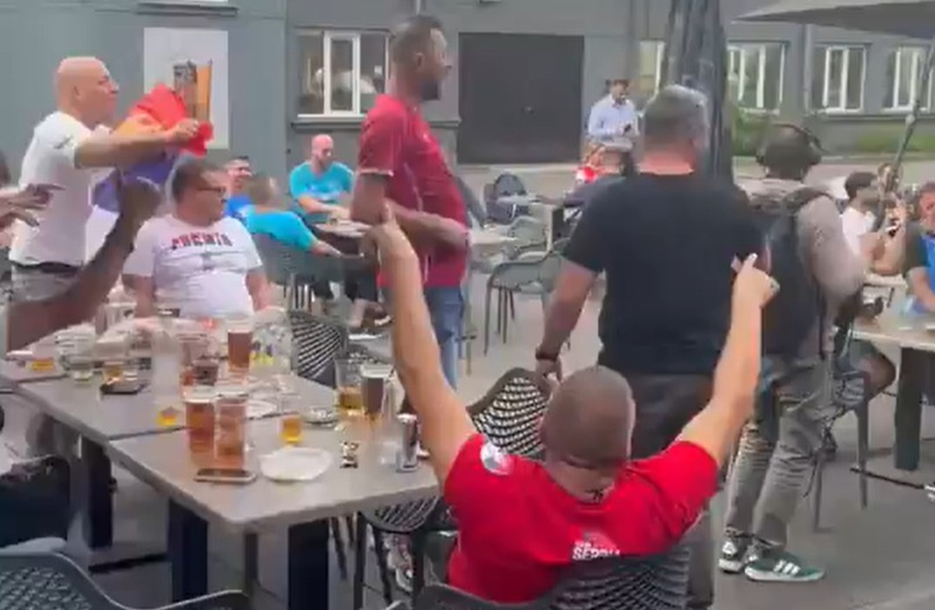 Navijaci vredjaju Vucica