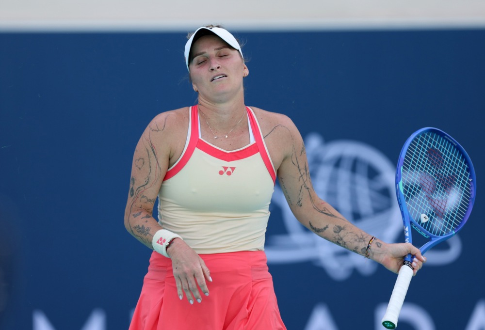 epa11878485 Marketa Vondrousova of the Czech Republic reacts during her quarter final match against Belinda Bencic of Switzerland at the WTA Abu Dhabi Open tennis tournament in Abu Dhabi, United Arab Emirates, 06 February 2025.  EPA-EFE/ALI HAIDER
