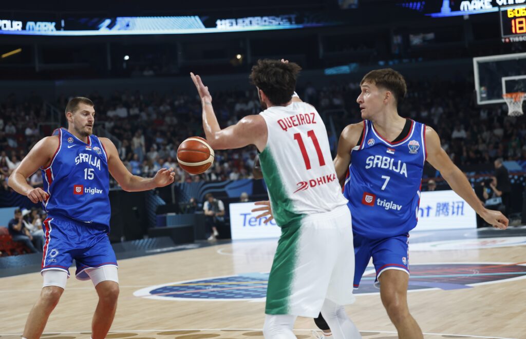 epa12334561 Miguel Queiroz of Portugal and Nikola Jokic (L) and Bogdan Bogdanovic (R) of Serbia in action during the EuroBasket 2025 group phase basketball match between Portugal and Serbia, in Riga, Latvia, 29 August 2025.  EPA/TOMS KALNINS