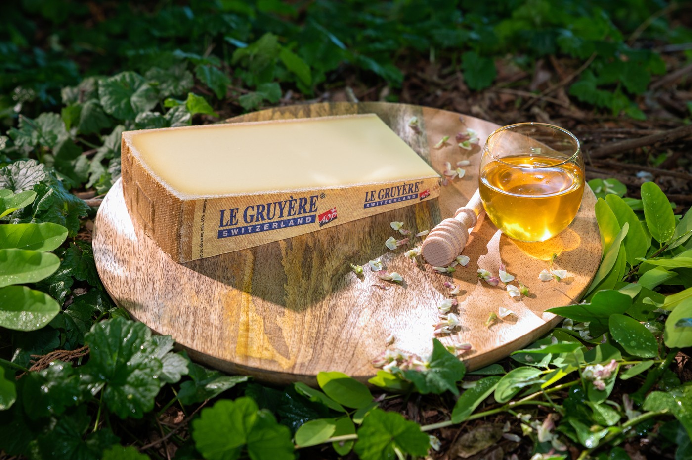 Le Gruyère AOP swiss and honey cup