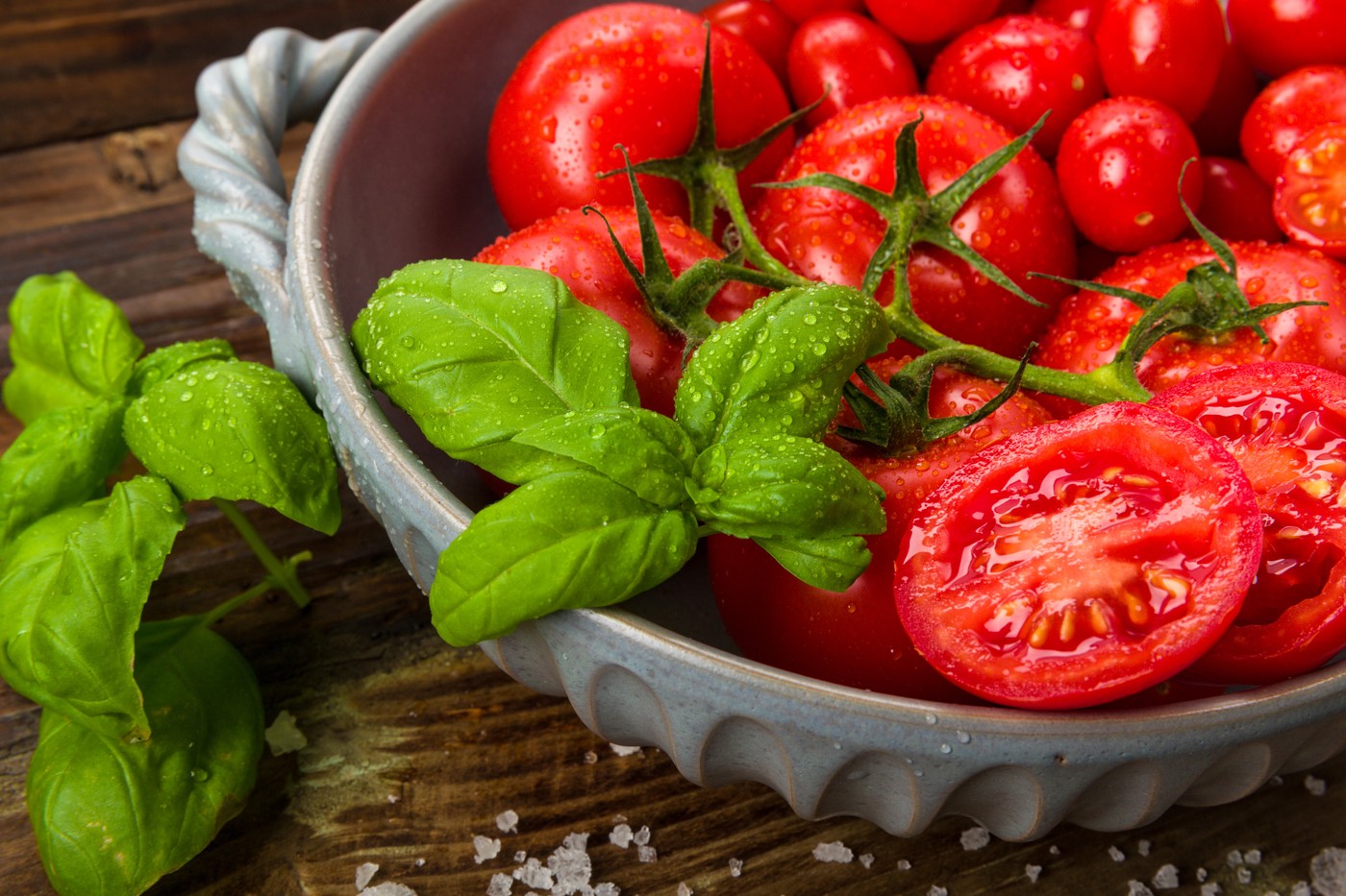 fresh tomatoes in a bowl