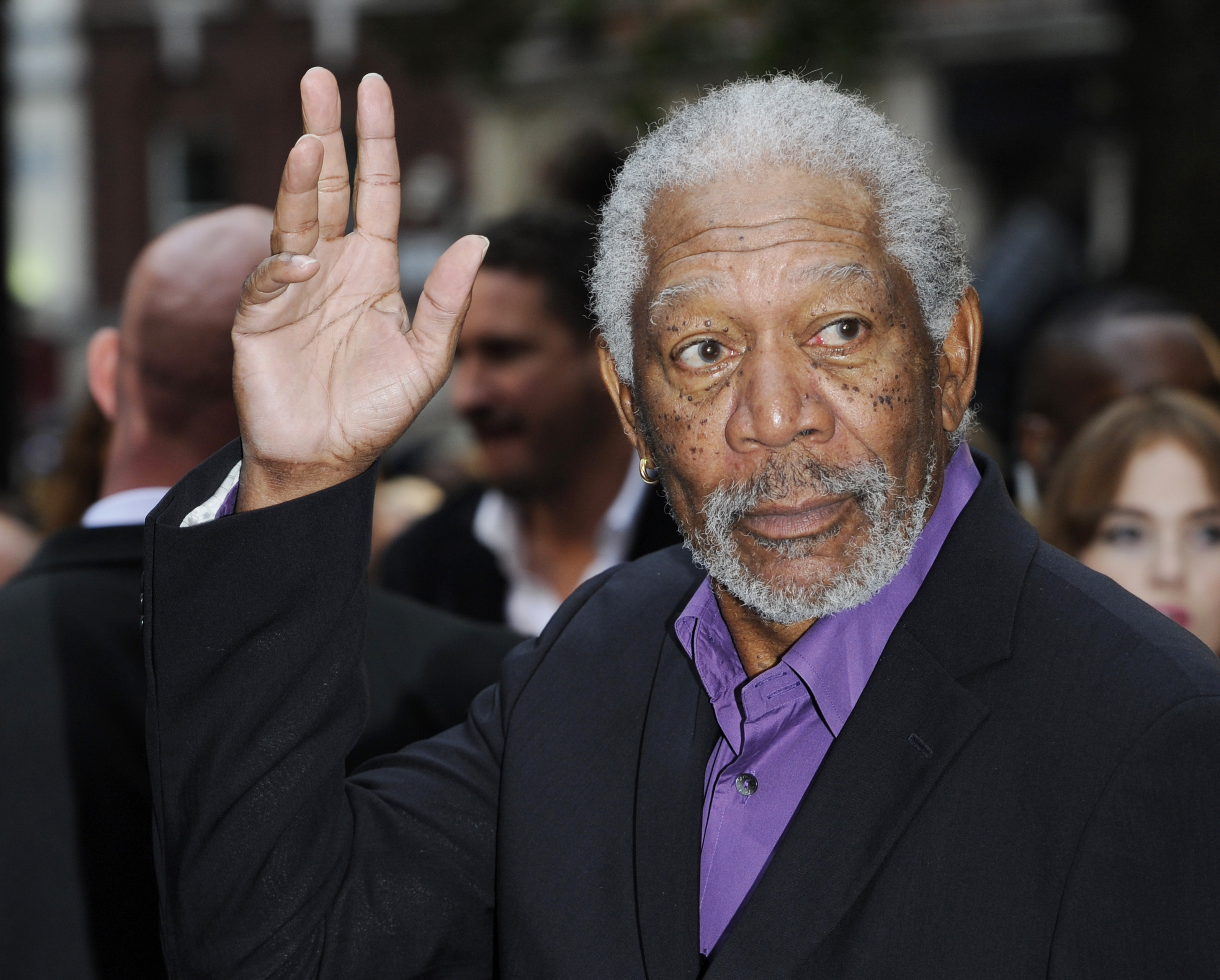epa03310430 US actor/cast member Morgan Freeman arrives for the European premiere of 'The Dark Knight Rises' at Leicester Square in London, Britain, 18 July 2012. The movie opens in British theatres on 20 July.  EPA/FACUNDO ARRIZABALAGA