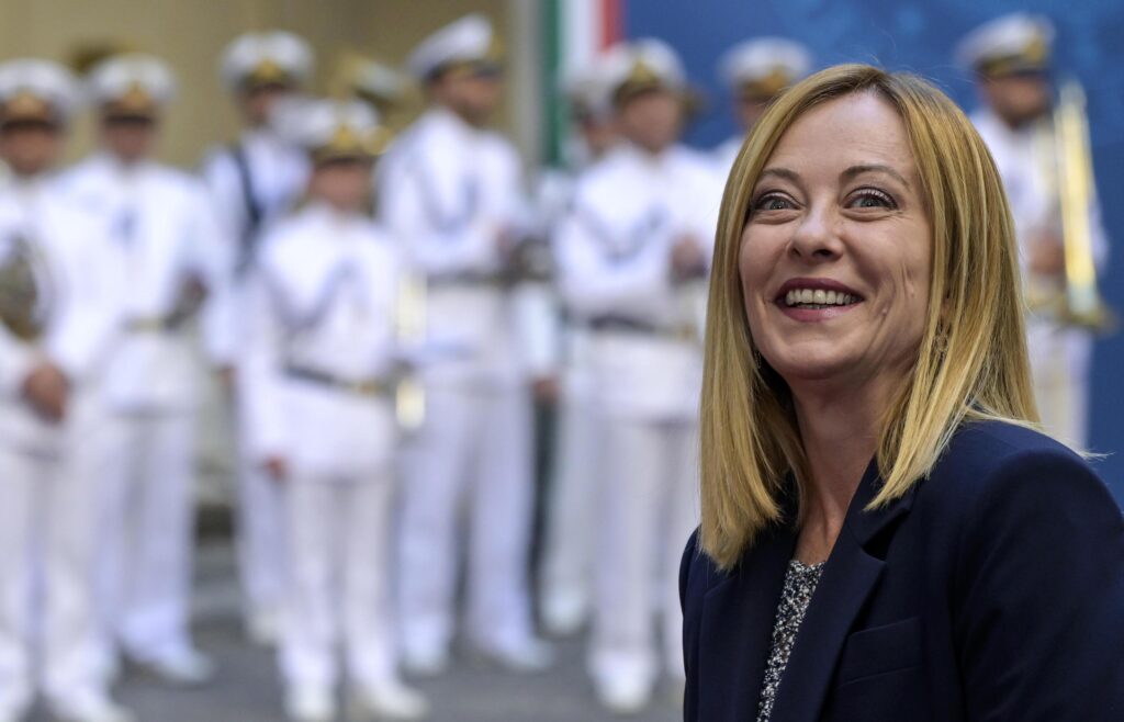 epa12153378 Italian Prime Minister Giorgia Meloni waits before the arrival of French President Emmanuel Macron at Palazzo Chigi in Rome, Italy, 03 June 2025.  EPA-EFE/RICCARDO ANTIMIANI