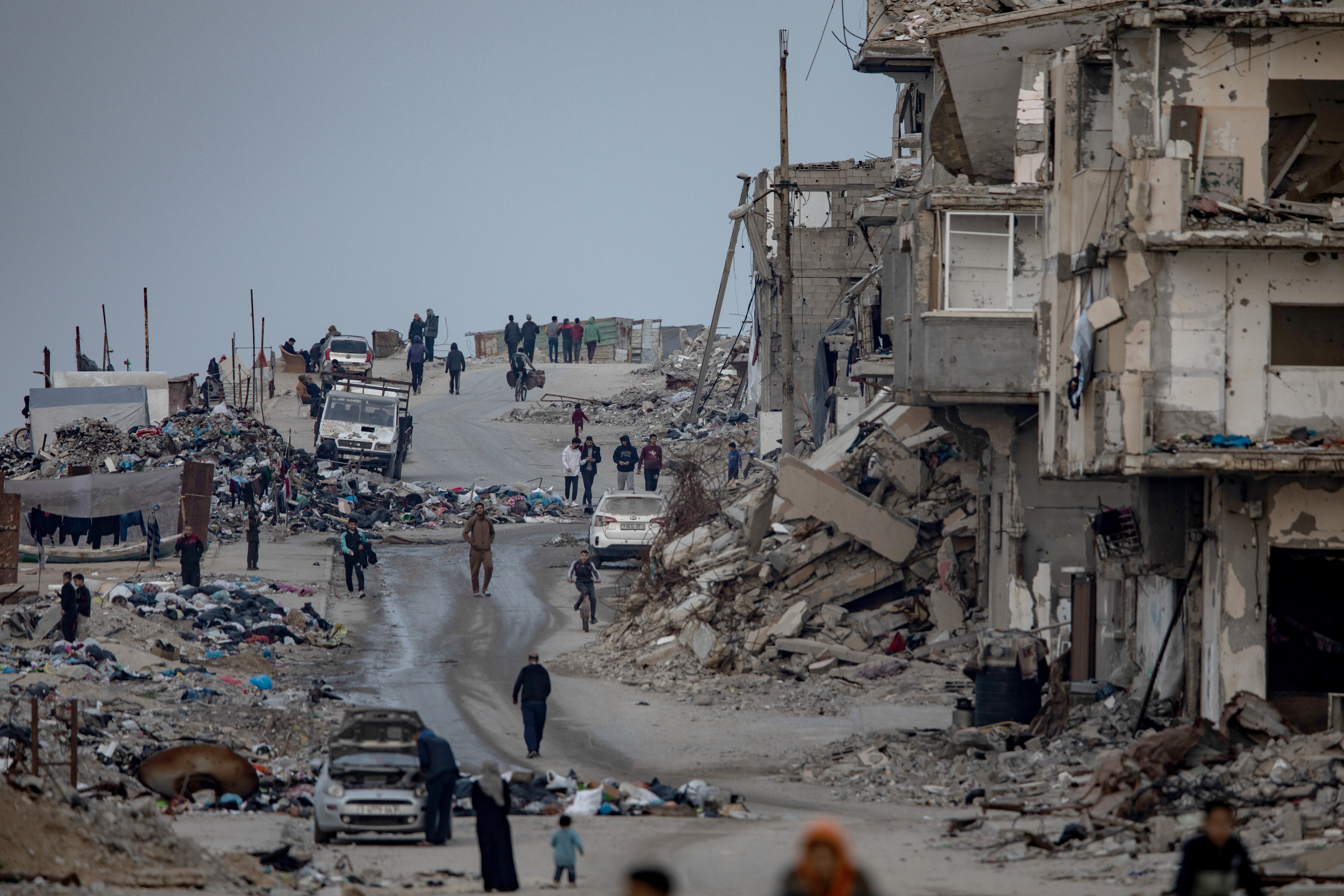 Palestinians return to northern Gaza amid Israel-Hamas ceasefire