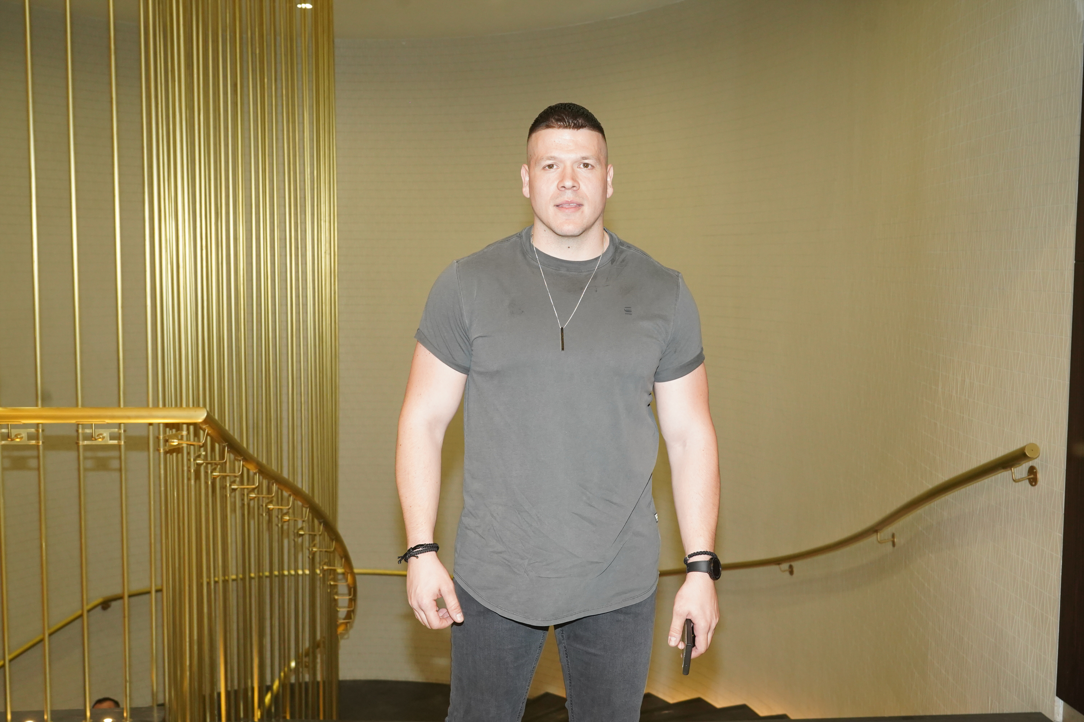 The promotion of Devito's new album called "Blue Blood" was held at the Crowne Plaza Hotel.Promocija Devitovog novog albuma pod nazivom "Plava krv" odrzana je  u hotelu Crowne Plaza.