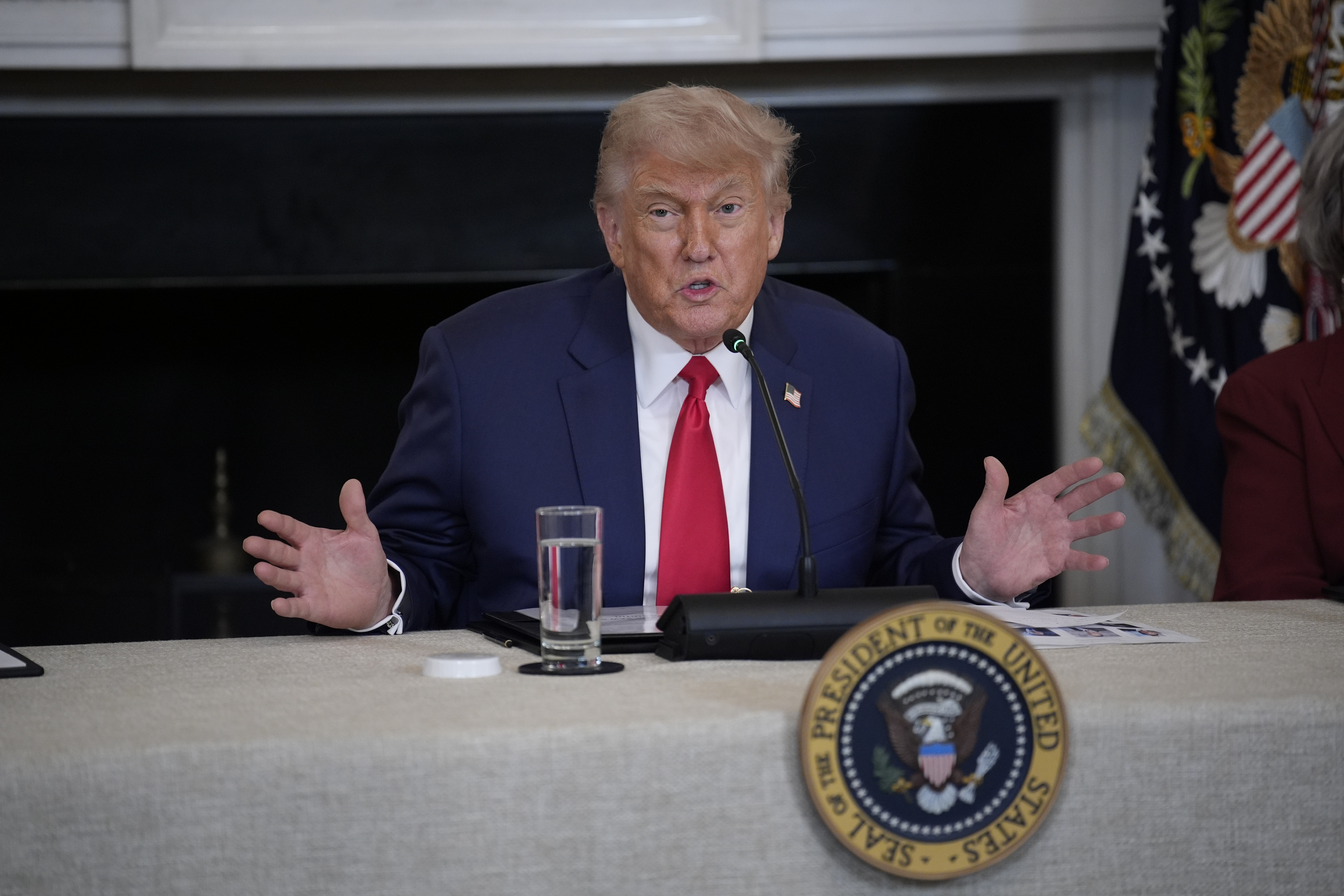 US president hosts Invest America Roundtable at White House