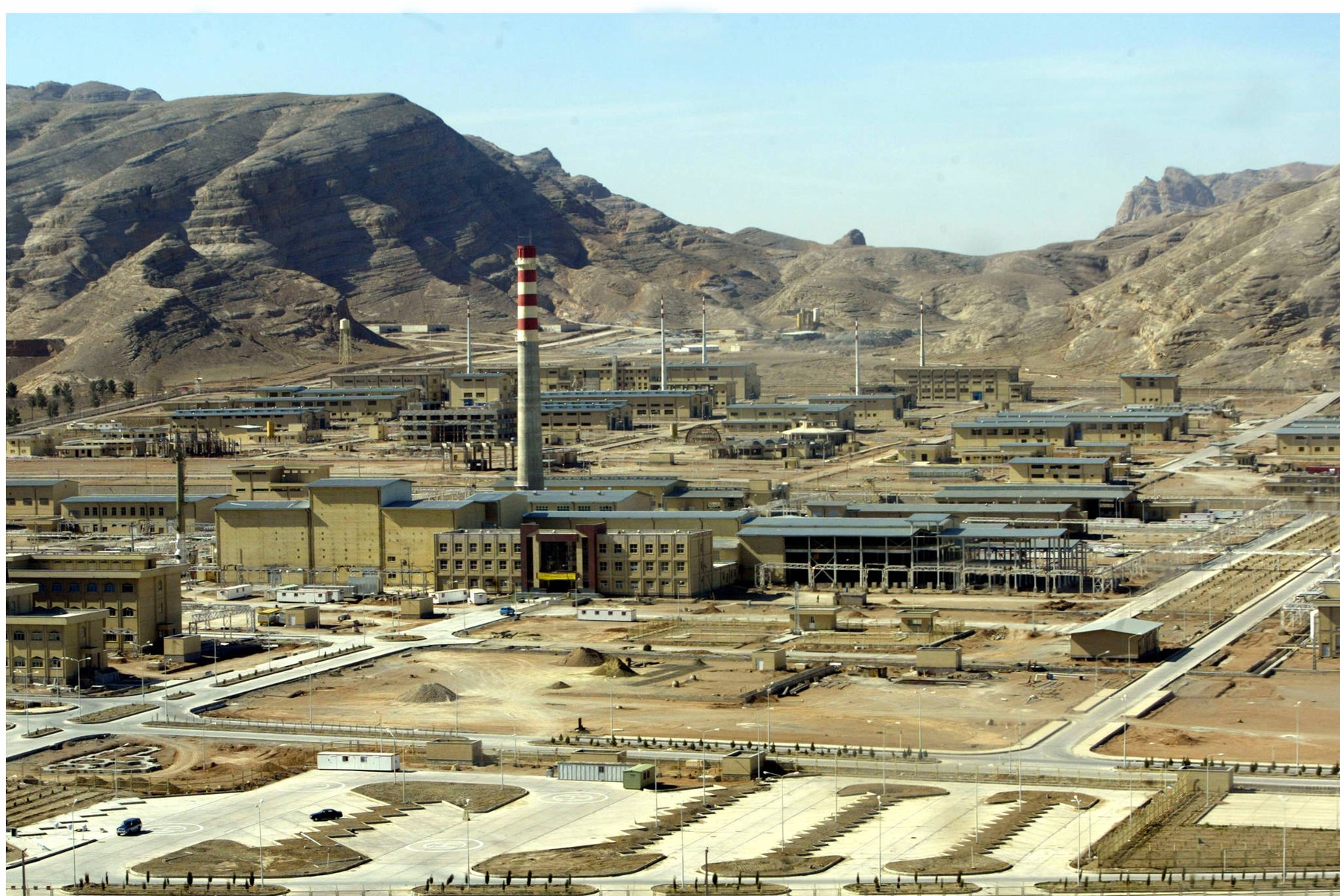 Picture shows general view of Isfahan (UCF) nuclear power plant (UCF) 295 km from Tehran 30 March 2005.,Image: 16507875, License: Rights-managed, Restrictions: , Model Release: no, Credit line: HENGHAMEH FAHIMI / AFP / Profimedia