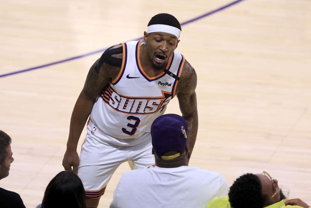 epa11683904 Phoenix Suns guard Bradley Beal reacts after a three-point basket during the first half of an NBA game against the Los Angeles Lakers in Los Angeles, California, 25 October 2024.  EPA/RYAN SUN SHUTTERSTOCK OUT