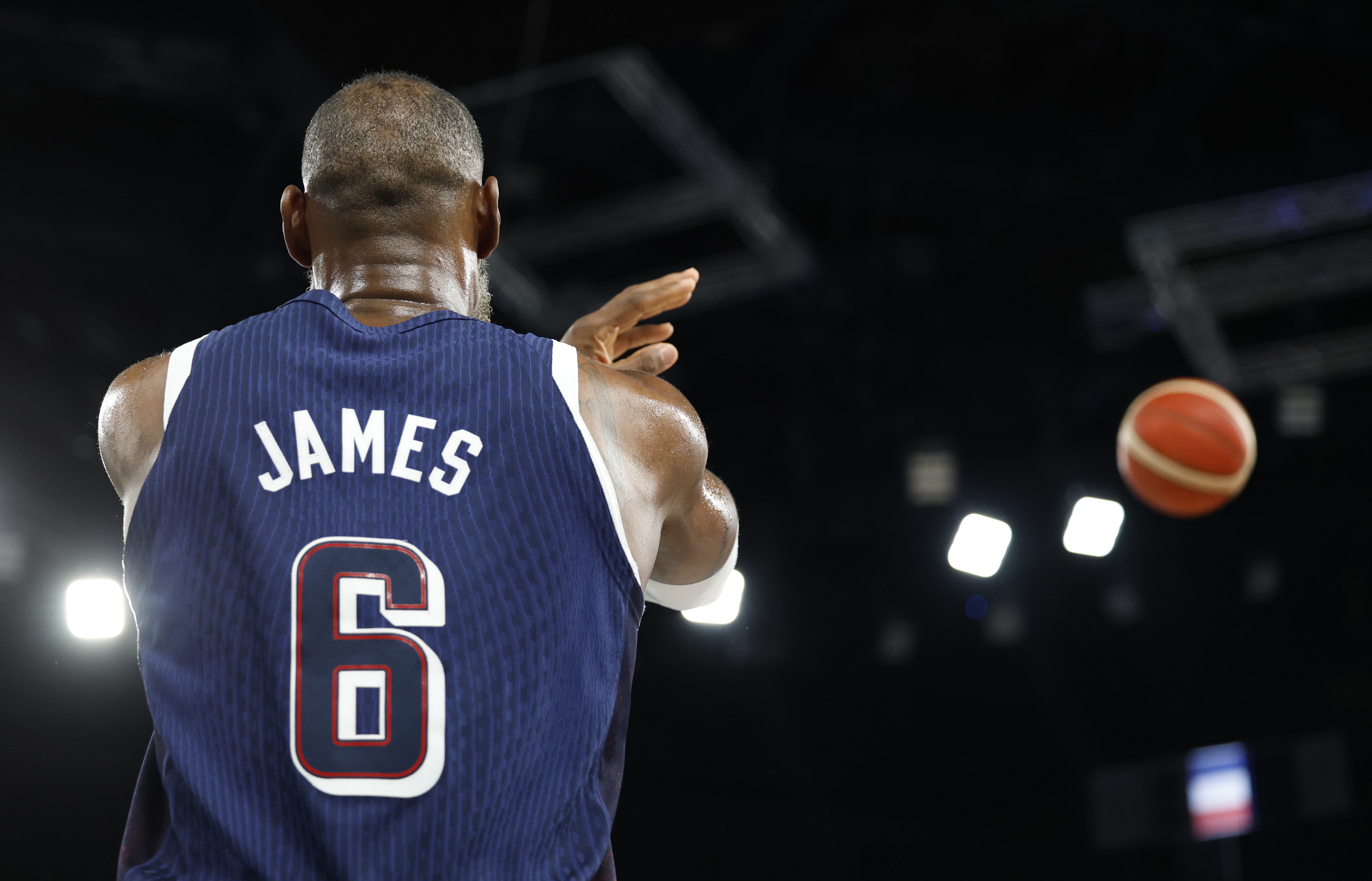 epa11543968 LeBron James of USA in action during the Men Gold Medal game France vs USA of the Basketball competitions in the Paris 2024 Olympic Games, at the South Paris Arena in Paris, France, 10 August 2024.  EPA-EFE/CAROLINE BREHMAN