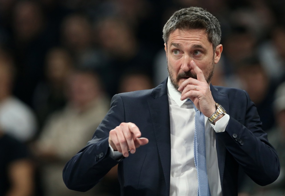 epa11054053 Asvel's head coach Gianmarco Pozzecco reacts during the Euroleague basketball match between Partizan Belgrade and LDCL Asvel Villeurbanne in Belgrade, Serbia, 02 January 2024.  EPA/ANDREJ CUKIC