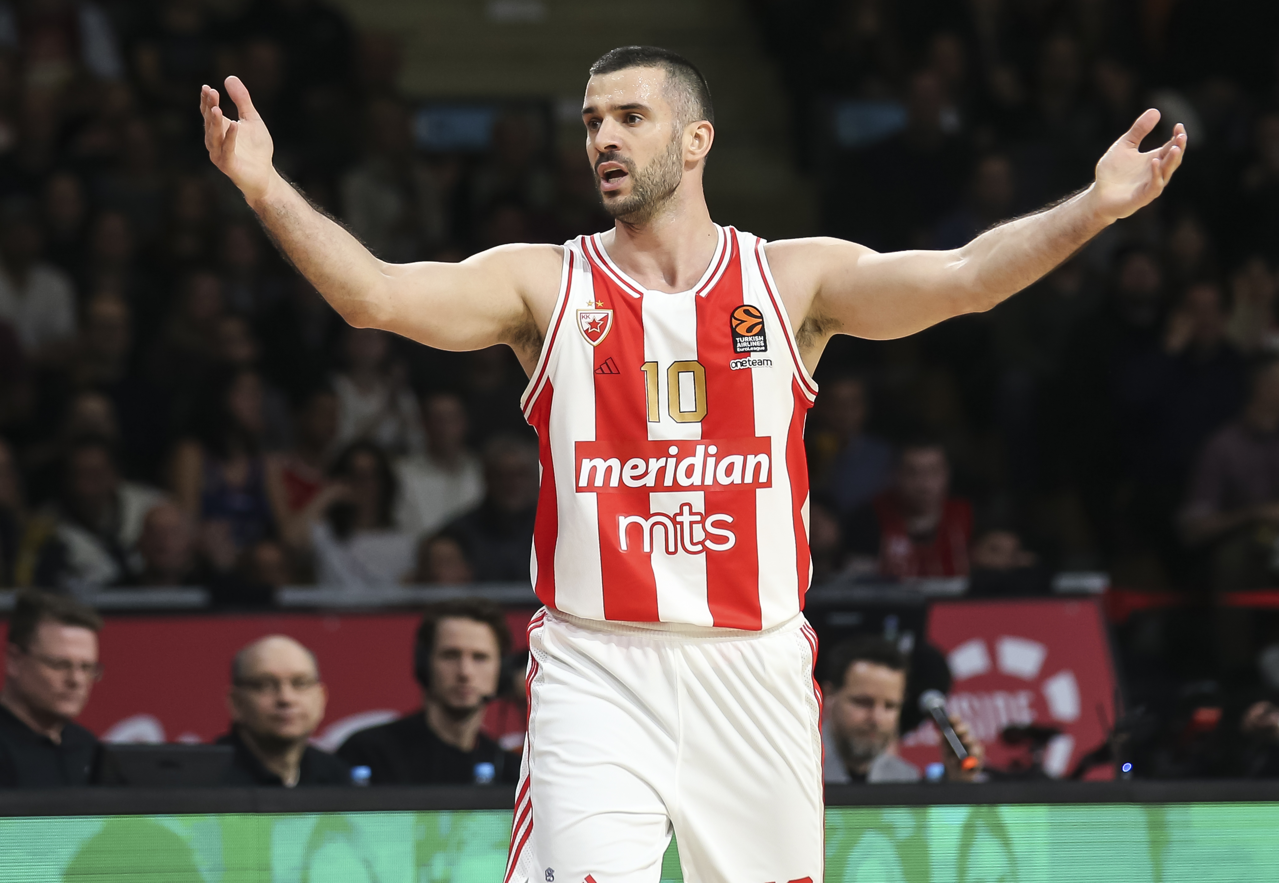 FC Bayern and Crvena Zvezda - Turkish Airlines EuroLeague