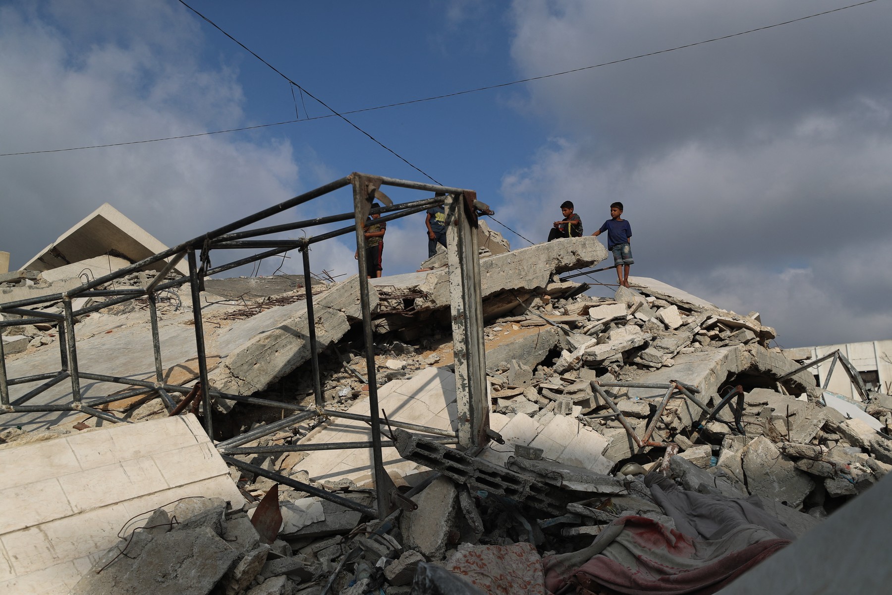 Displaced Palestinians struggle to survive amid ongoing Israeli attacks on Gaza