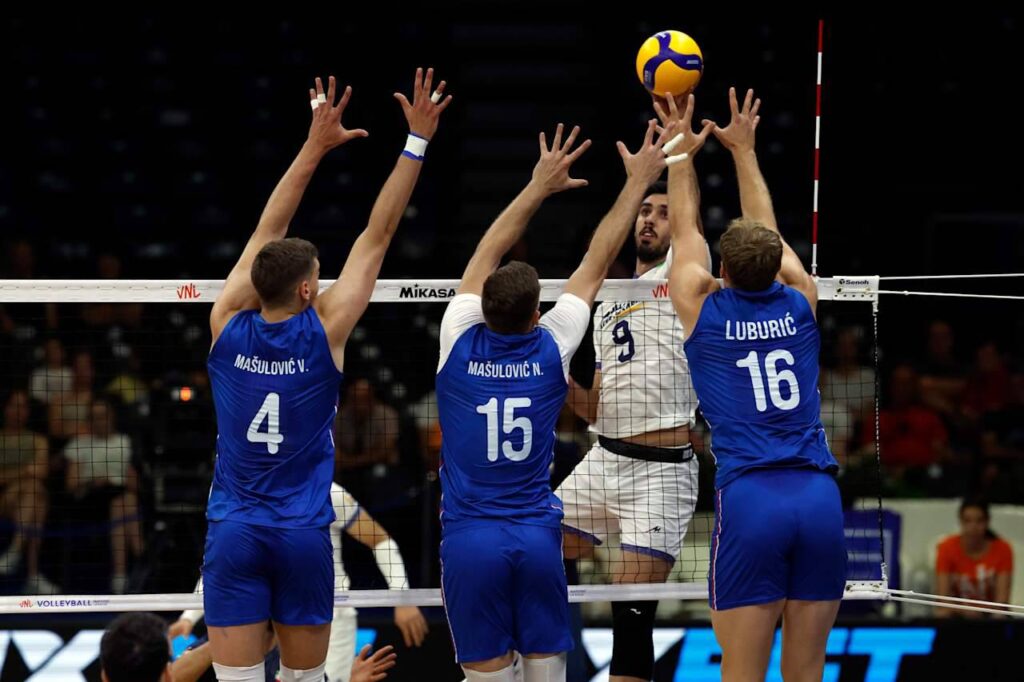 Beograd, 25.06.2025. - Odbojkasi Srbije i Irana u akciji tokom utakmice prvog kola druge sedmice Lige nacija, danas u Beogradskoj areni. (BETAPHOTO/FIVB/VNL)
