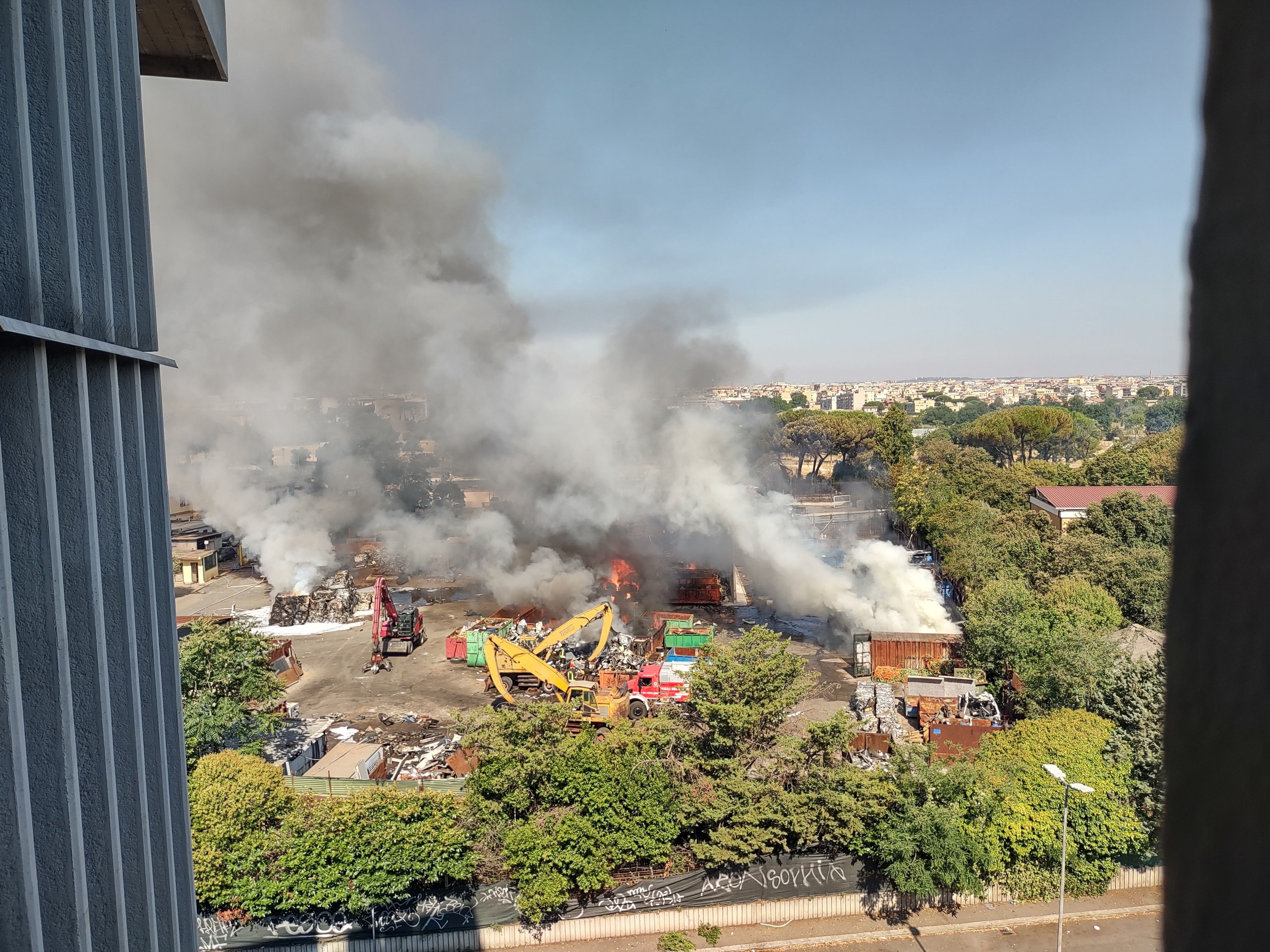Rome, strong explosion in a petrol station in Villa de Santis in via Gordiani