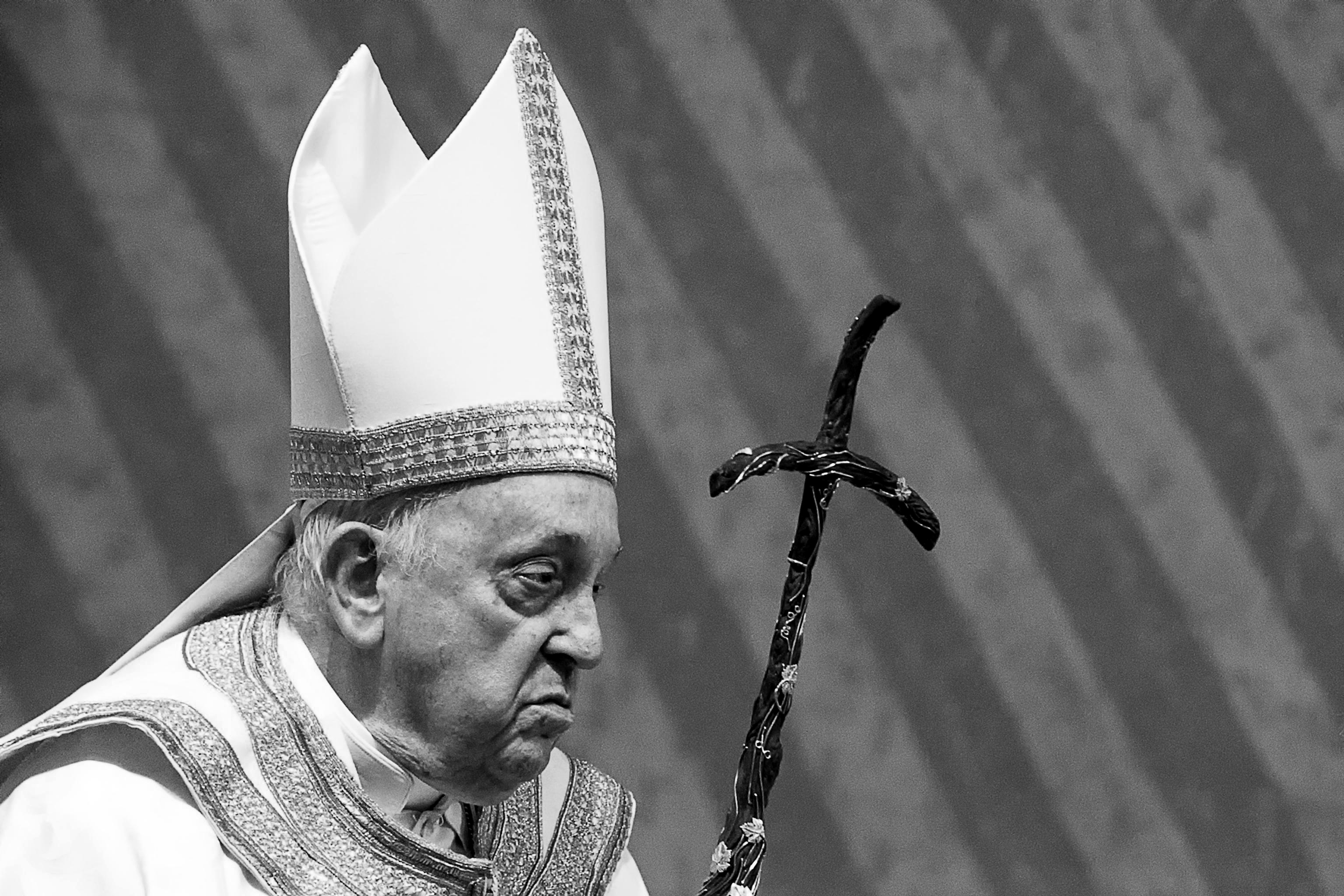 epa11051104 Pope Francis celebrates the first Vespers and Te Deum prayer, a rite of thanksgiving at the end of a year, in Saint Peter's Basilica in Vatican City, 31 December 2023.  EPA-EFE/ANGELO CARCONI
