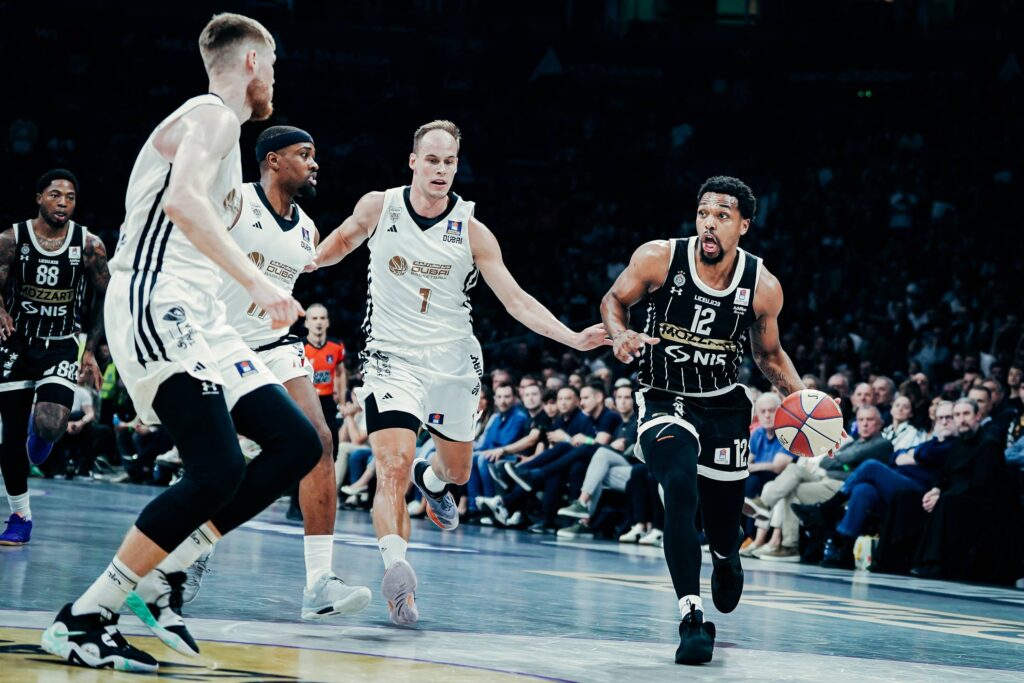 Beograd, 26.05.2025. - Kosarkasi Partizana i Dubaija u akciji tokom utakmice polufinala plej-ofa ABA lige, danas u Beogradskoj Areni. (BETAPHOTO/ABA liga/Partizan Mozzart Bet/Dragana Stjepanovic)