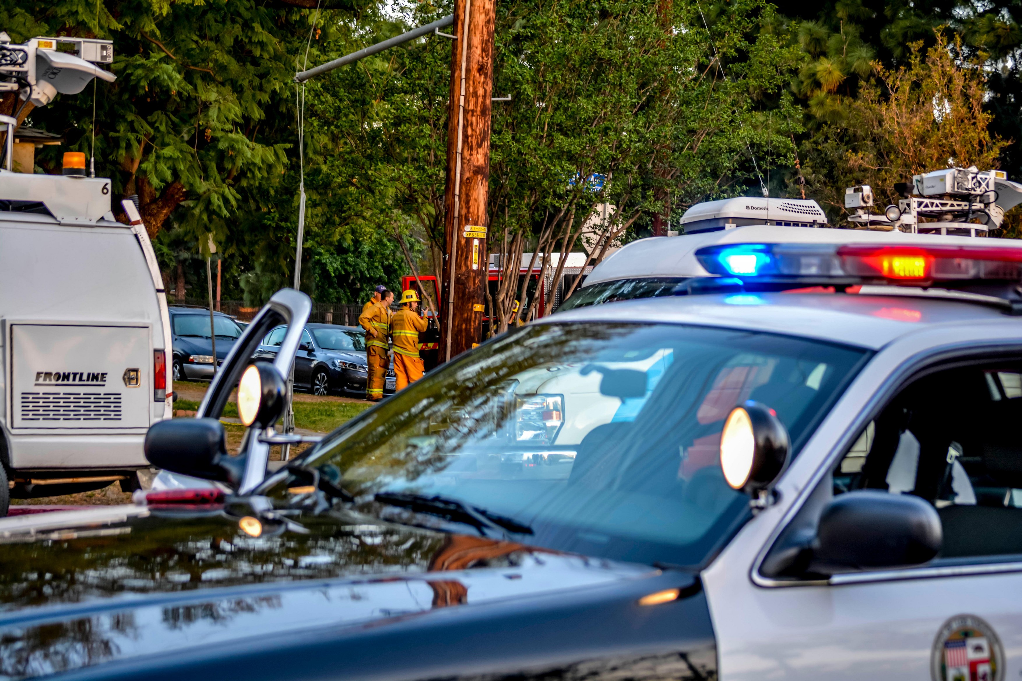 Policija kalifornija, Los Angeles, California, USA. 1st April, 2015.   Los Angeles Police and Fire Department during a nine hour standoff with police. Credit:  Chester Brown/Alamy Live News