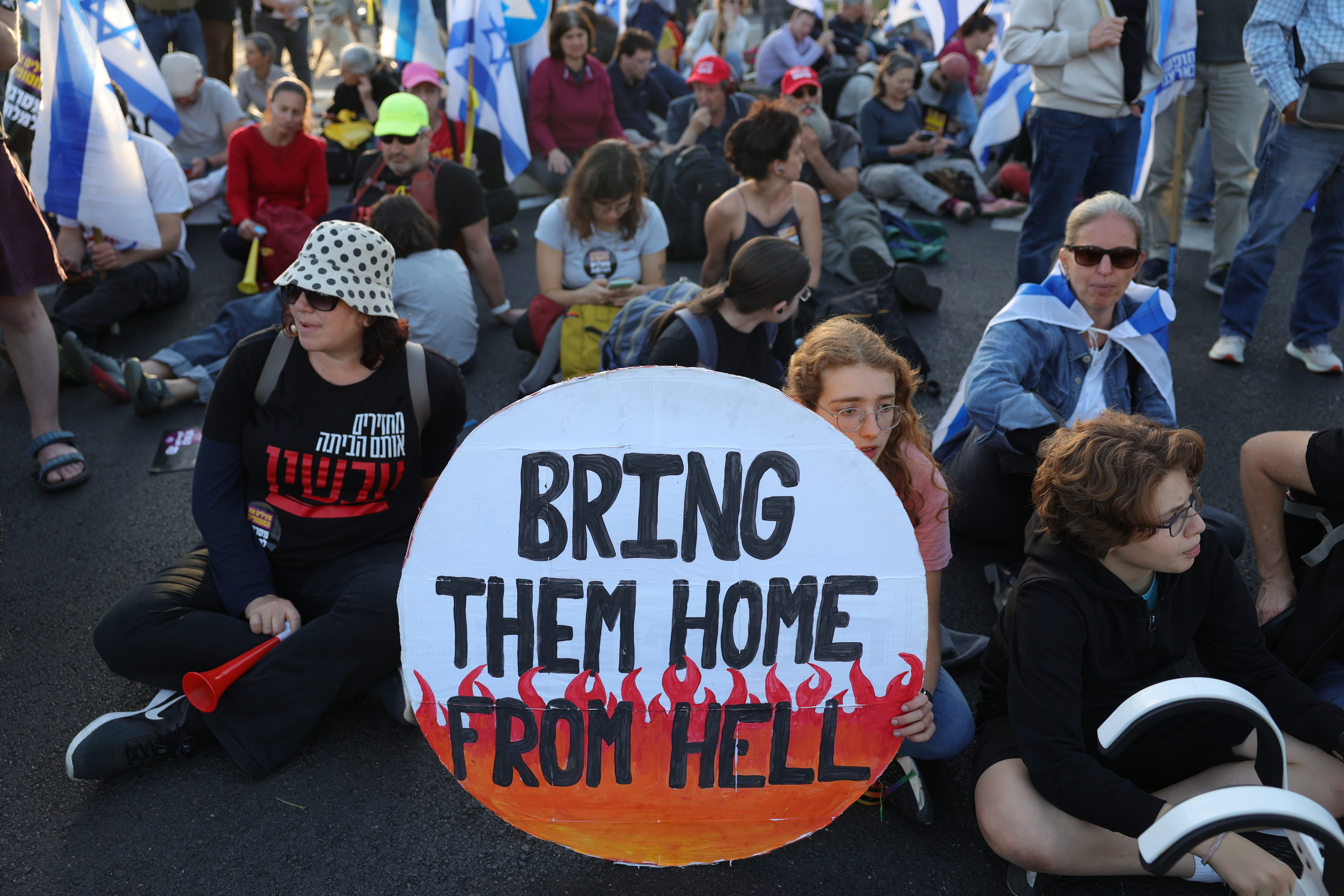 Protest in Jerusalem calls to complete the Gaza hostages release deal
