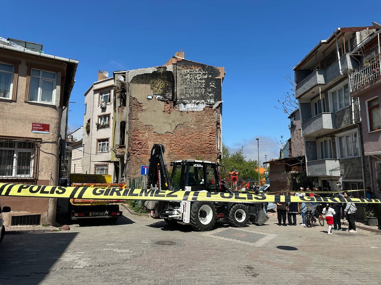 Abandoned building partly collapses after 6.2 magnitude earthquake in Istanbul