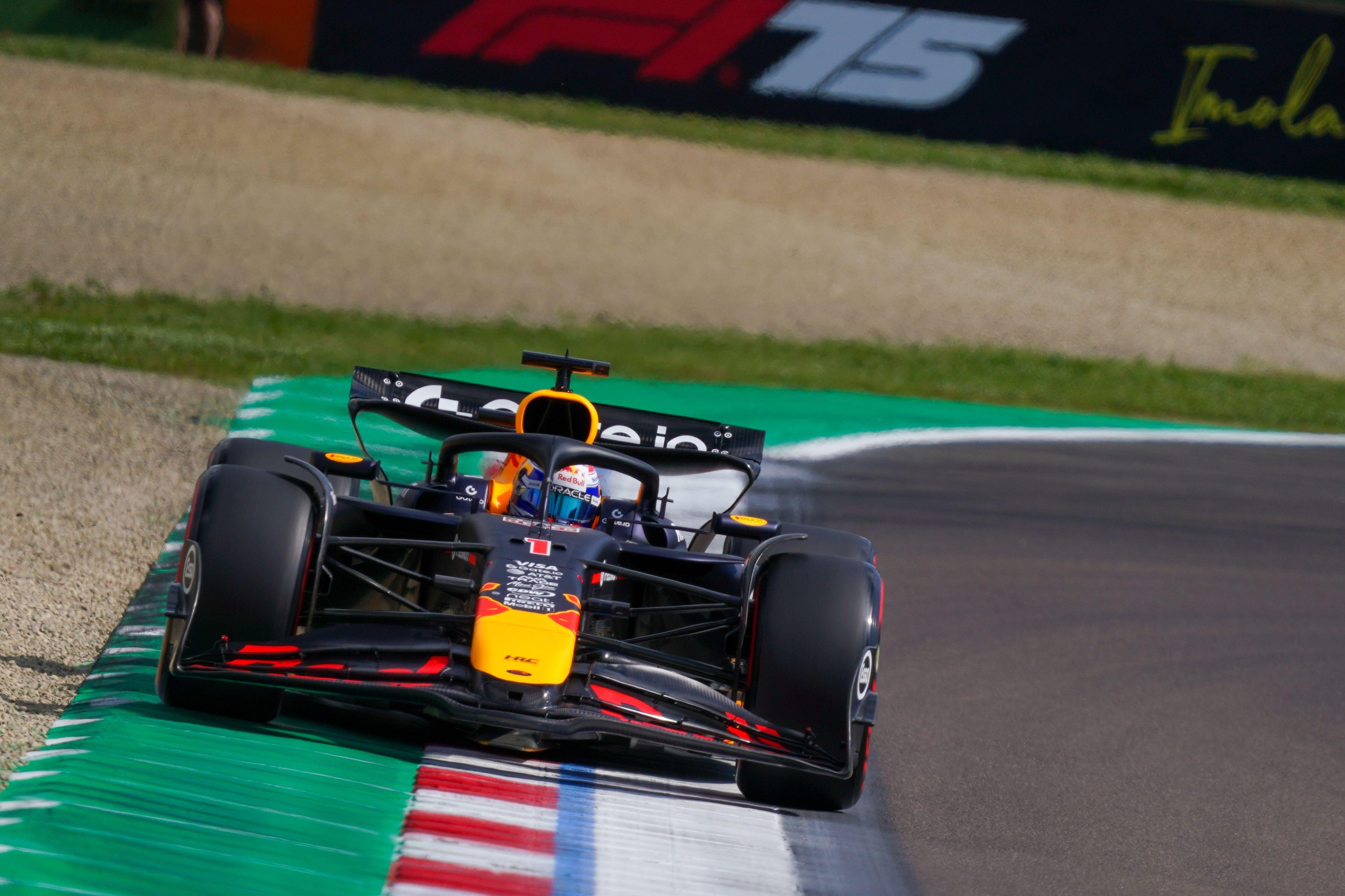 Imola, Italy. 18/20/2025. Max Verstappen of Netherlands driving the (1) Oracle Red Bull Racing RB21 Honda RBPT, Formula 1 AWS Gran Premio del Made in Italy e dell'Emilia-Romagna 2025.Credit: Alessio Morgese Ag. Foto MorAle / Emage / Alamy live news