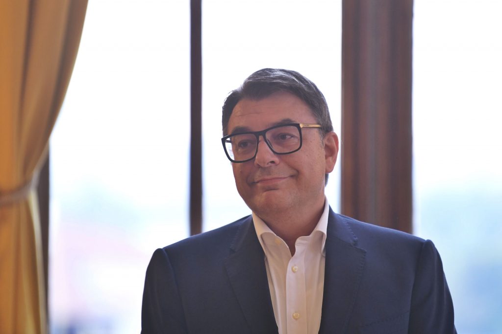 Beograd, 10.10.2022. Francuska ambasada u Srbiji, orden književnosti i umetnosti Jugoslavu Panteliću, Ambasador Francuske u Srbiji, Pjer Košar, uručio orden književnosti i umetnosti, u rangu viteza, Jugosalv Pantelić Foto: Goran Srdanov/Nova.rs